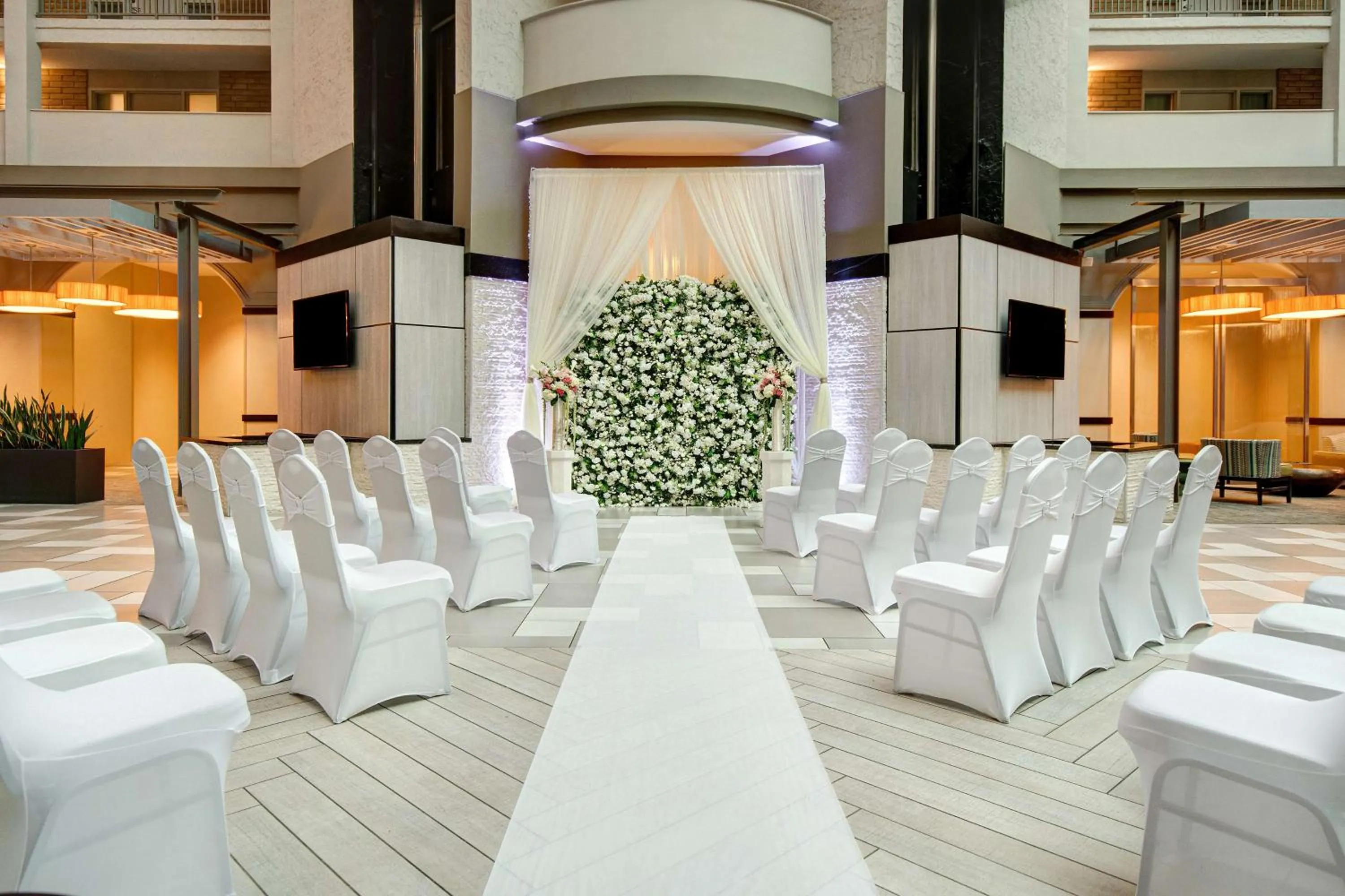 Lobby or reception in Embassy Suites by Hilton Jacksonville Baymeadows