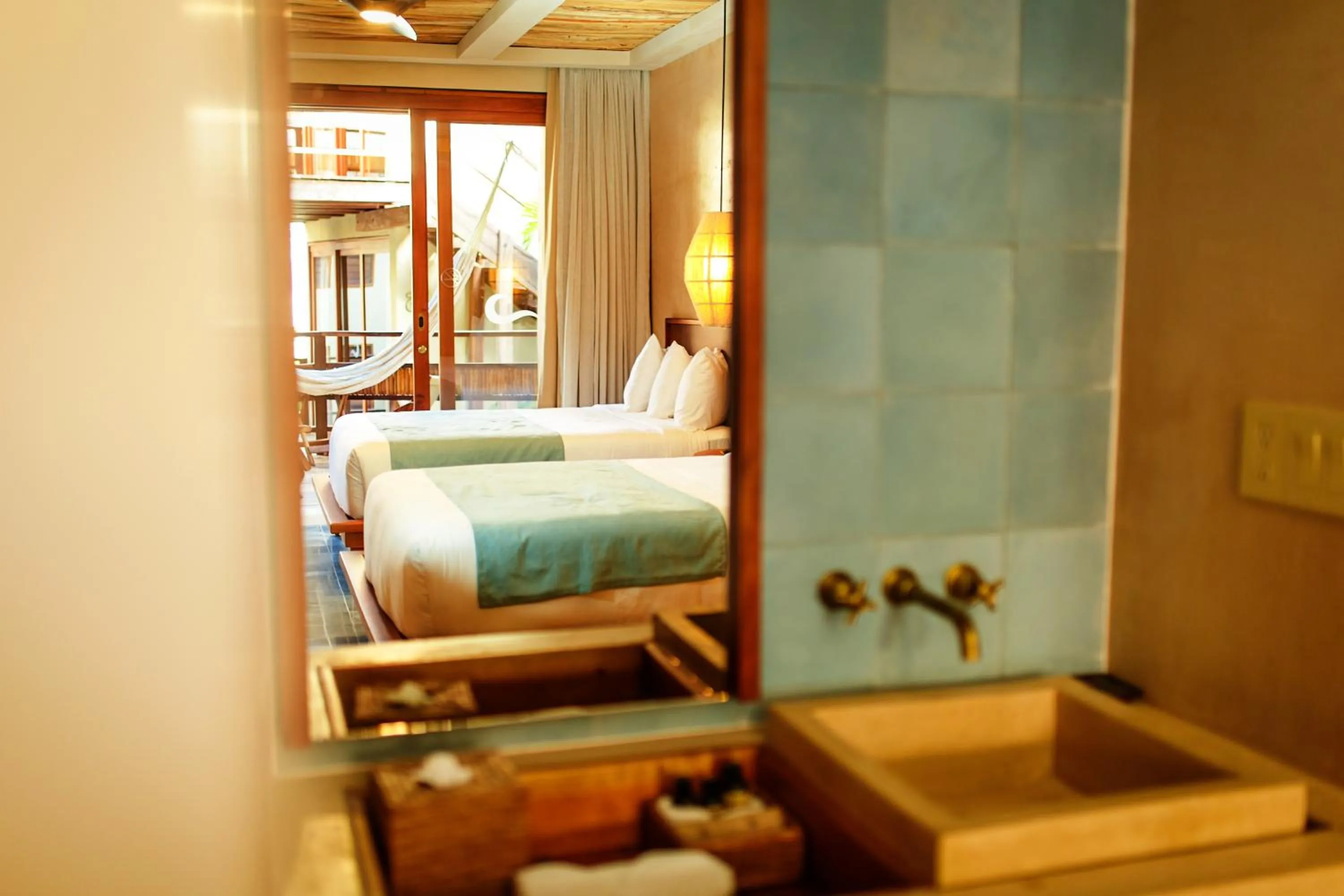 Bathroom, Bed in Hotel Carolina Bacalar