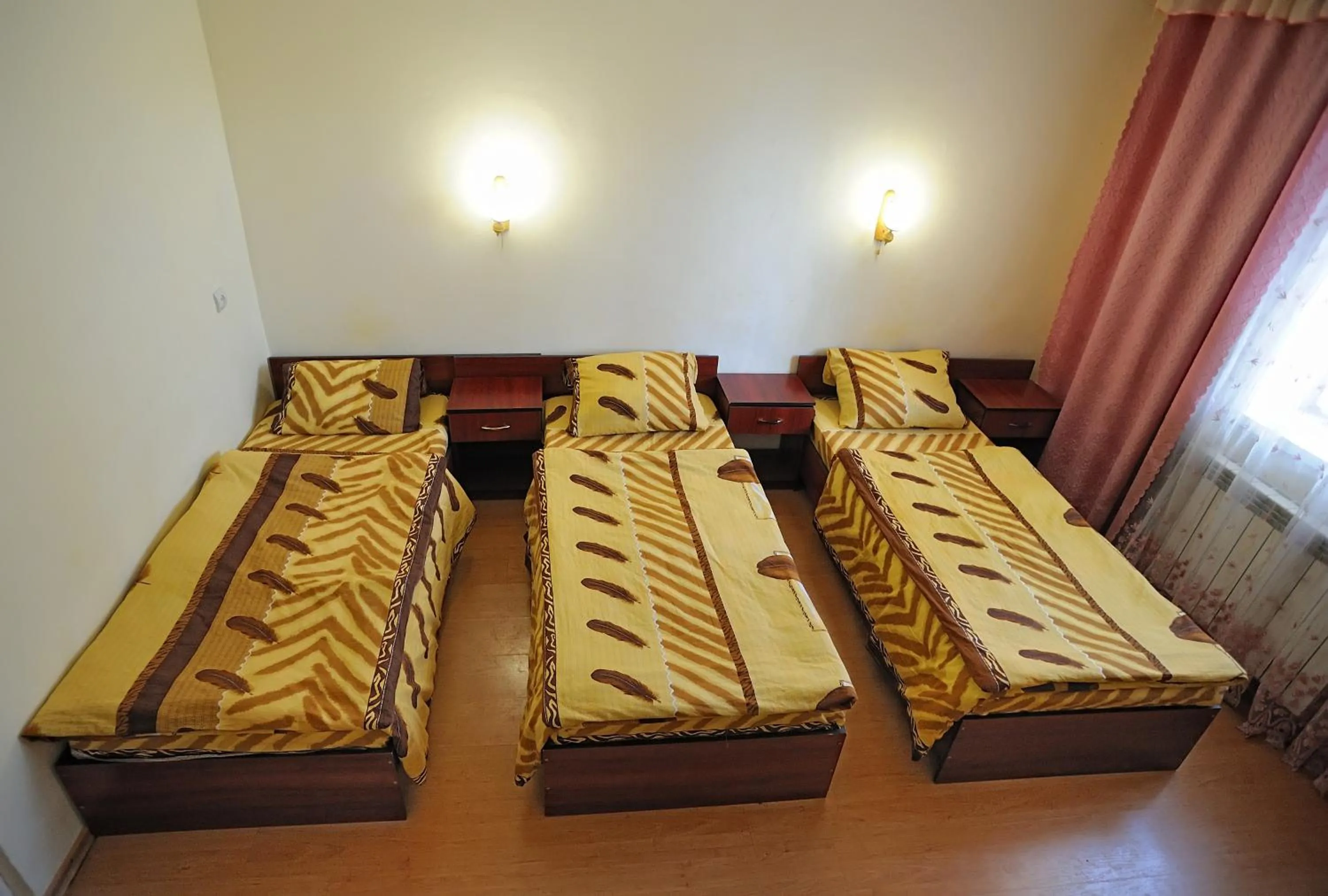 Photo of the whole room, Bed in Hotel Star