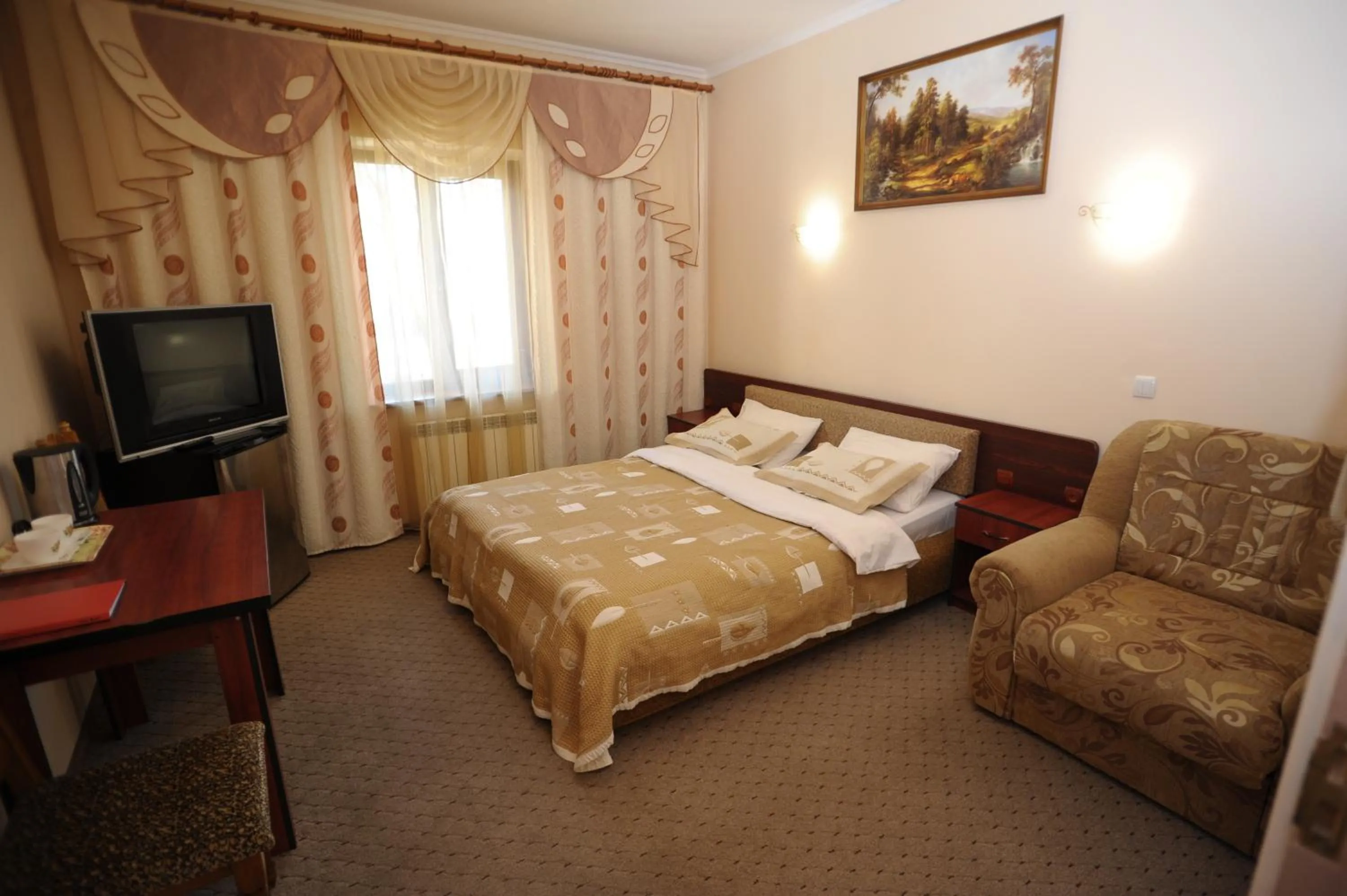Photo of the whole room, Bed in Hotel Star