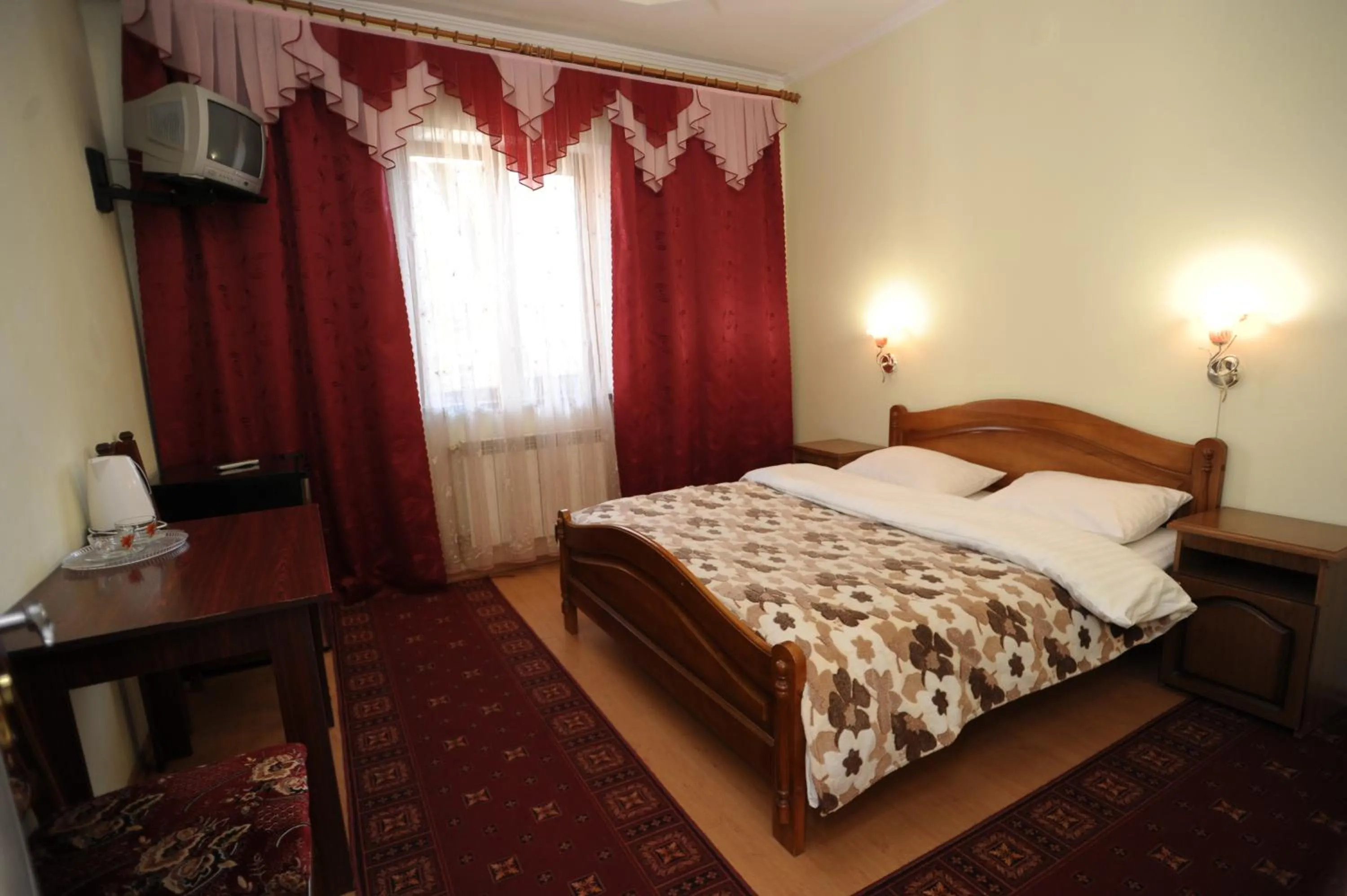 Photo of the whole room, Bed in Hotel Star