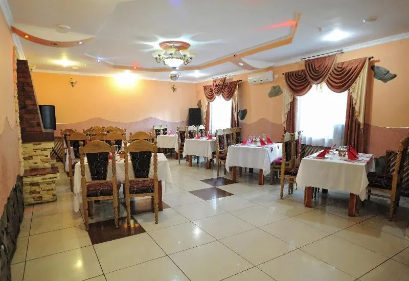 Restaurant/places to eat in Hotel Star