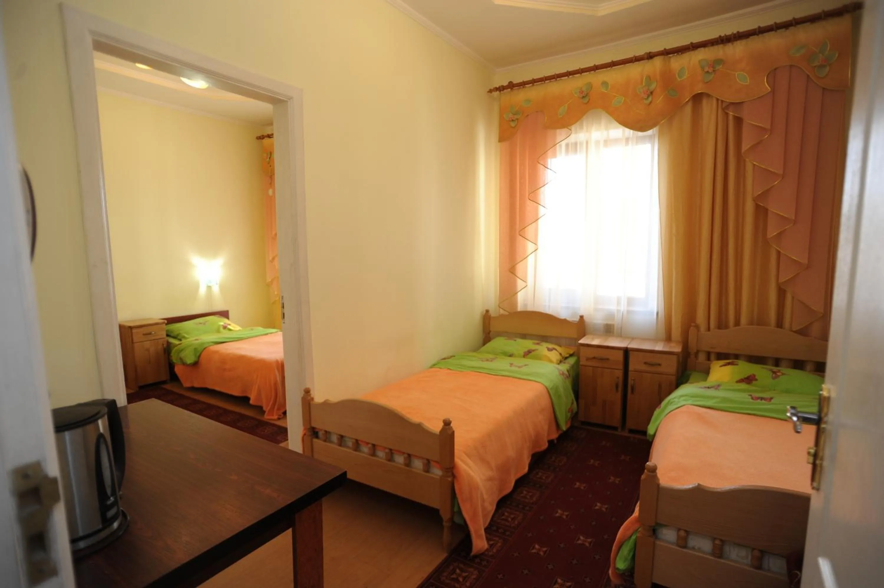 Photo of the whole room, Bed in Hotel Star