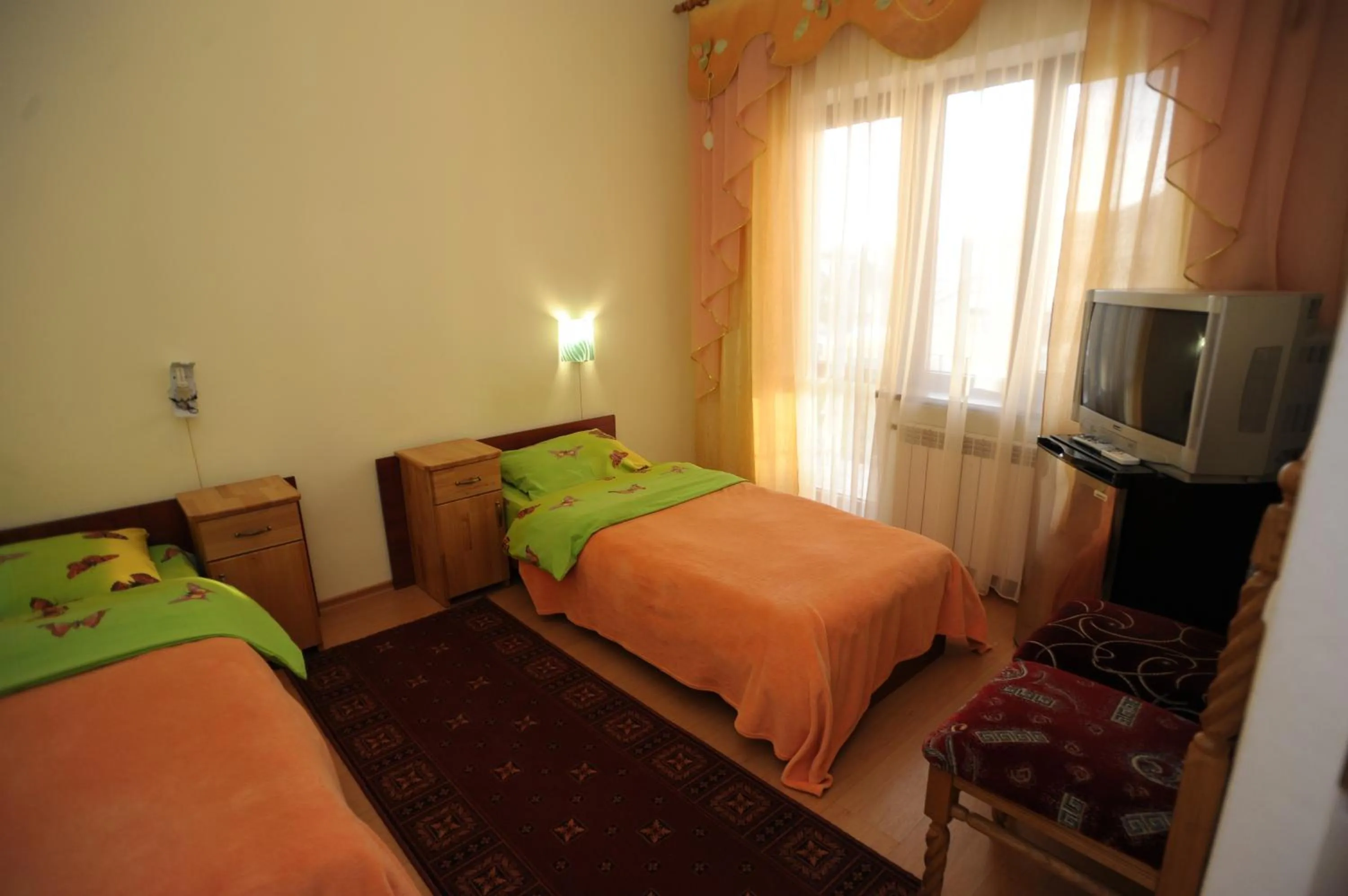 Photo of the whole room, Bed in Hotel Star