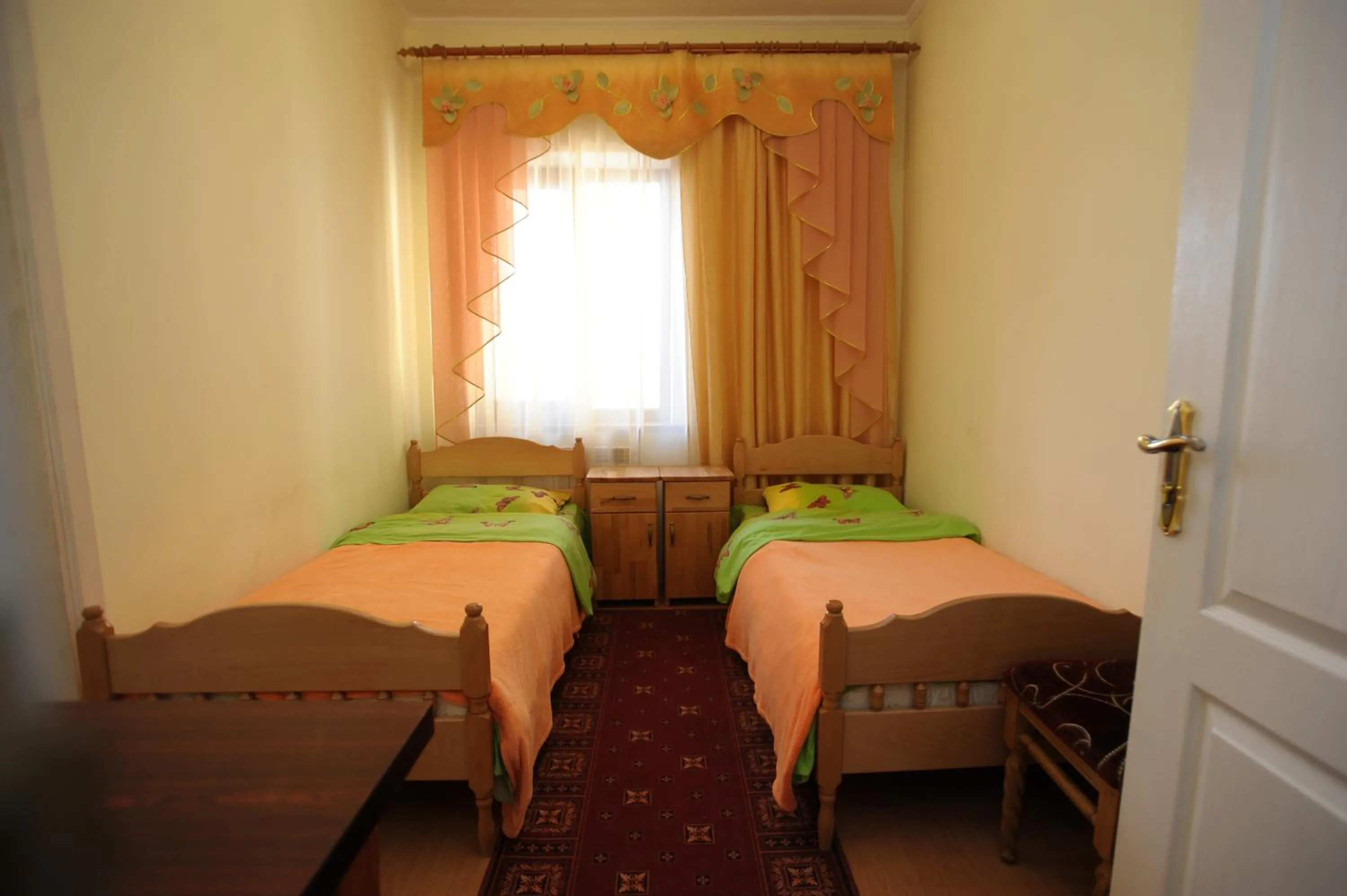 Photo of the whole room, Bed in Hotel Star