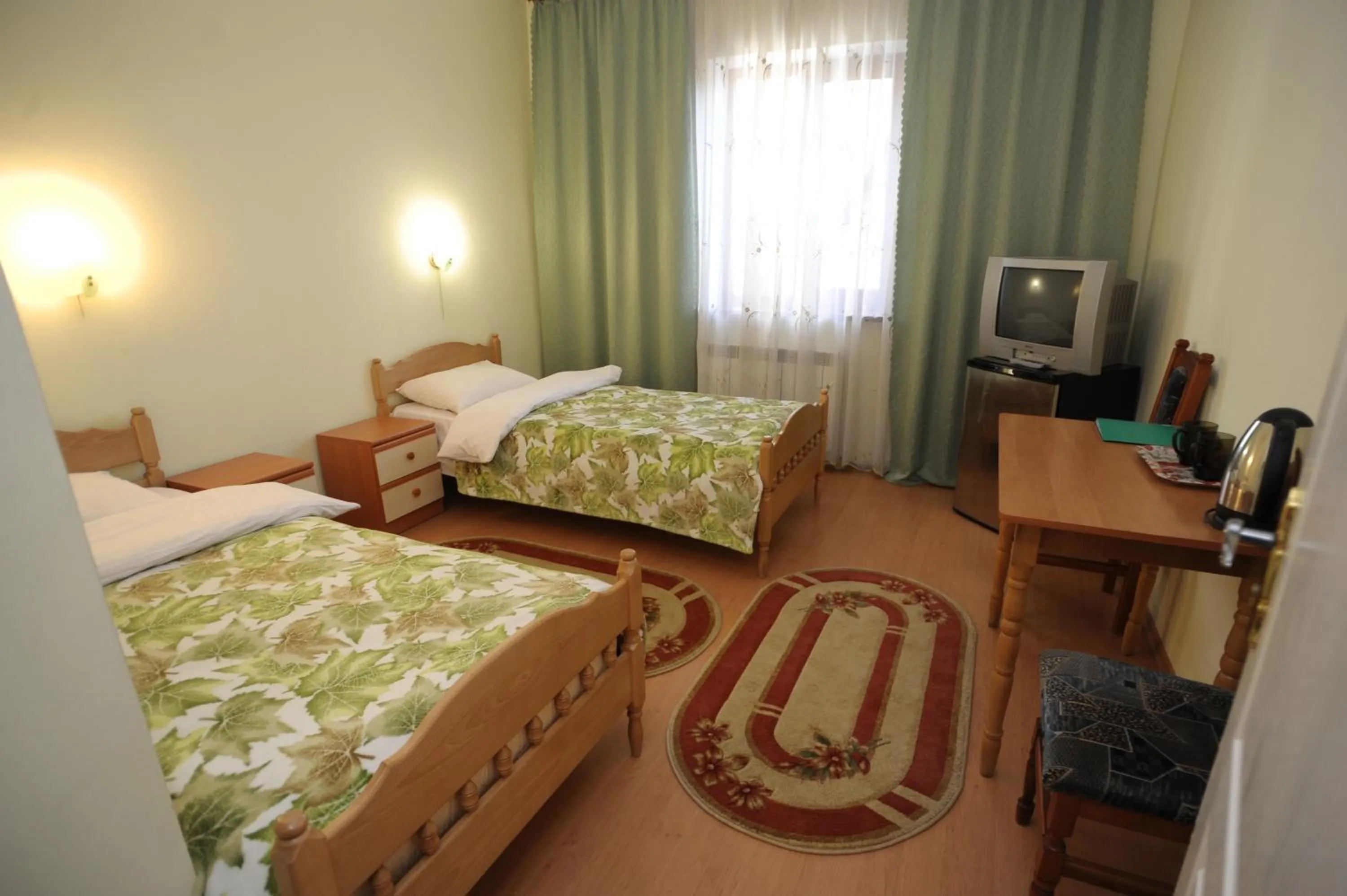 Photo of the whole room, Bed in Hotel Star