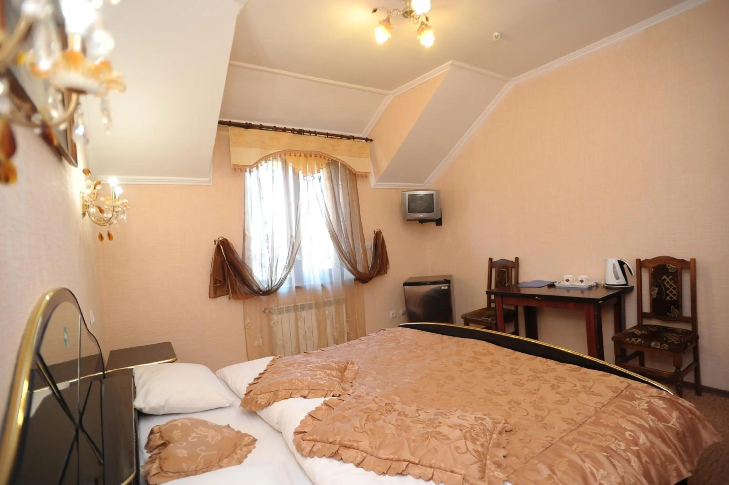 Photo of the whole room, Bed in Hotel Star