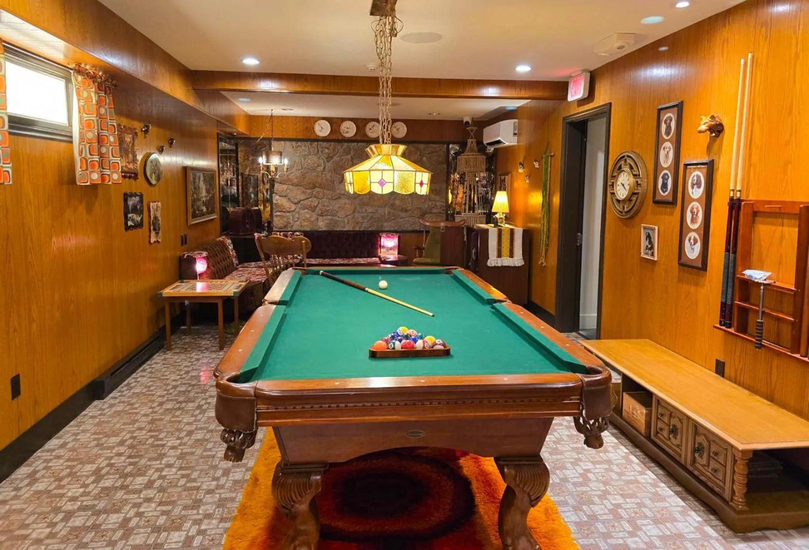 Communal lounge/ TV room in Hotel Zed Victoria