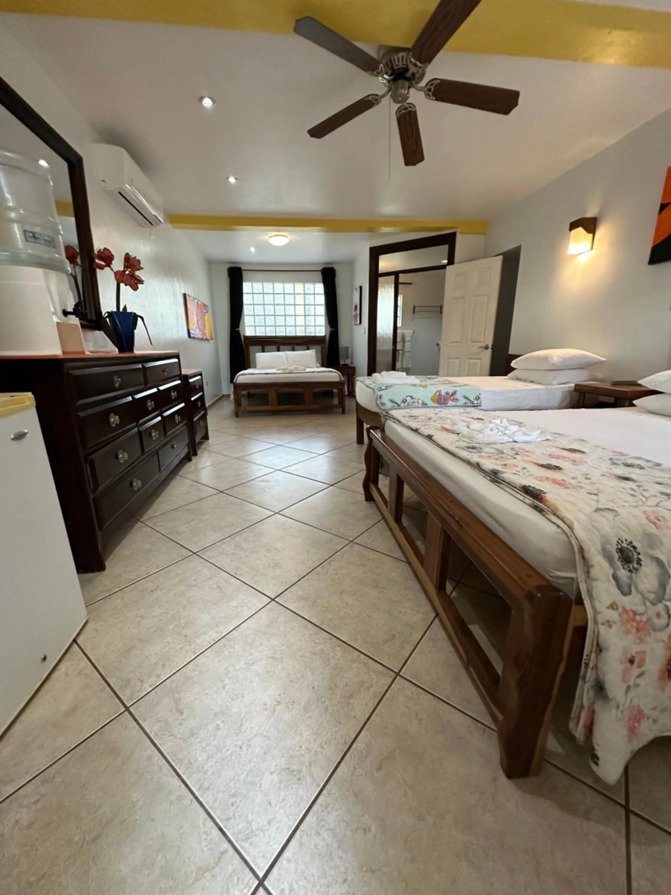 Photo of the whole room, Bed in All Seasons Belize