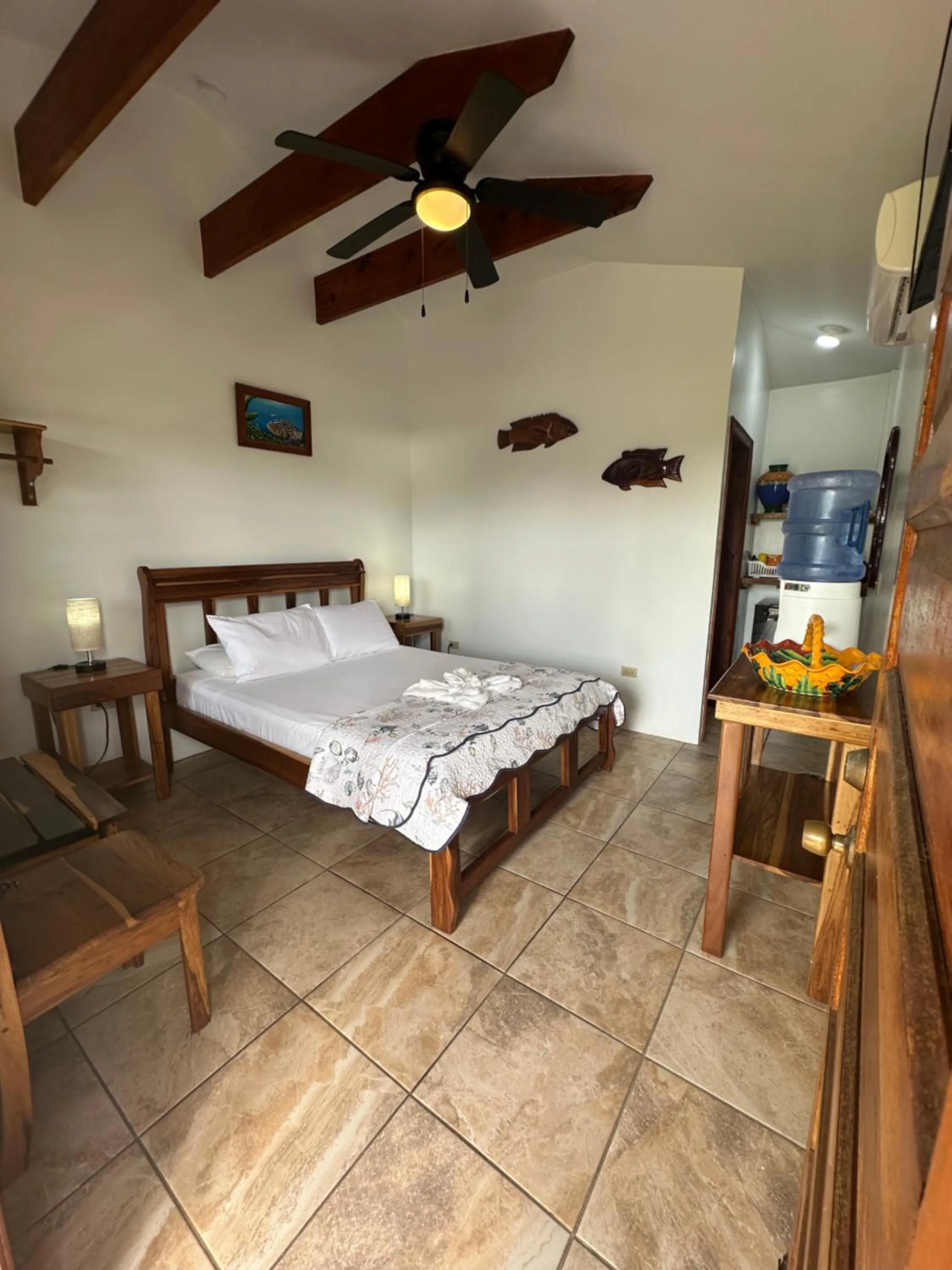 Photo of the whole room, Bed in All Seasons Belize