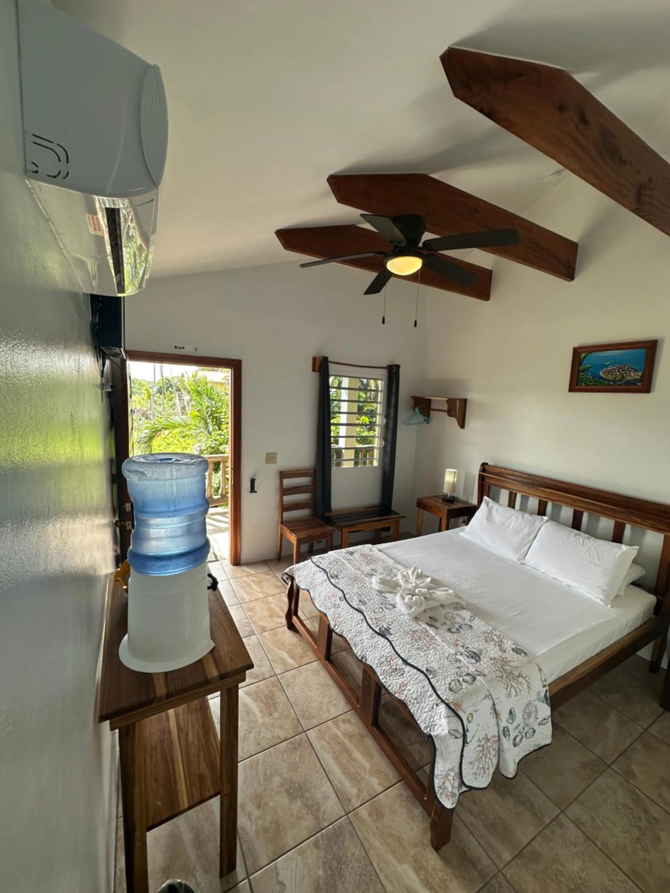 Photo of the whole room, Bed in All Seasons Belize