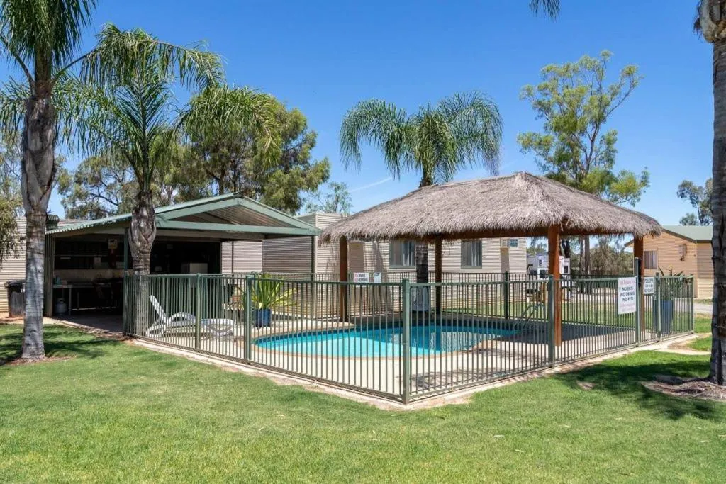 Swimming pool in Paringa Caravan Park