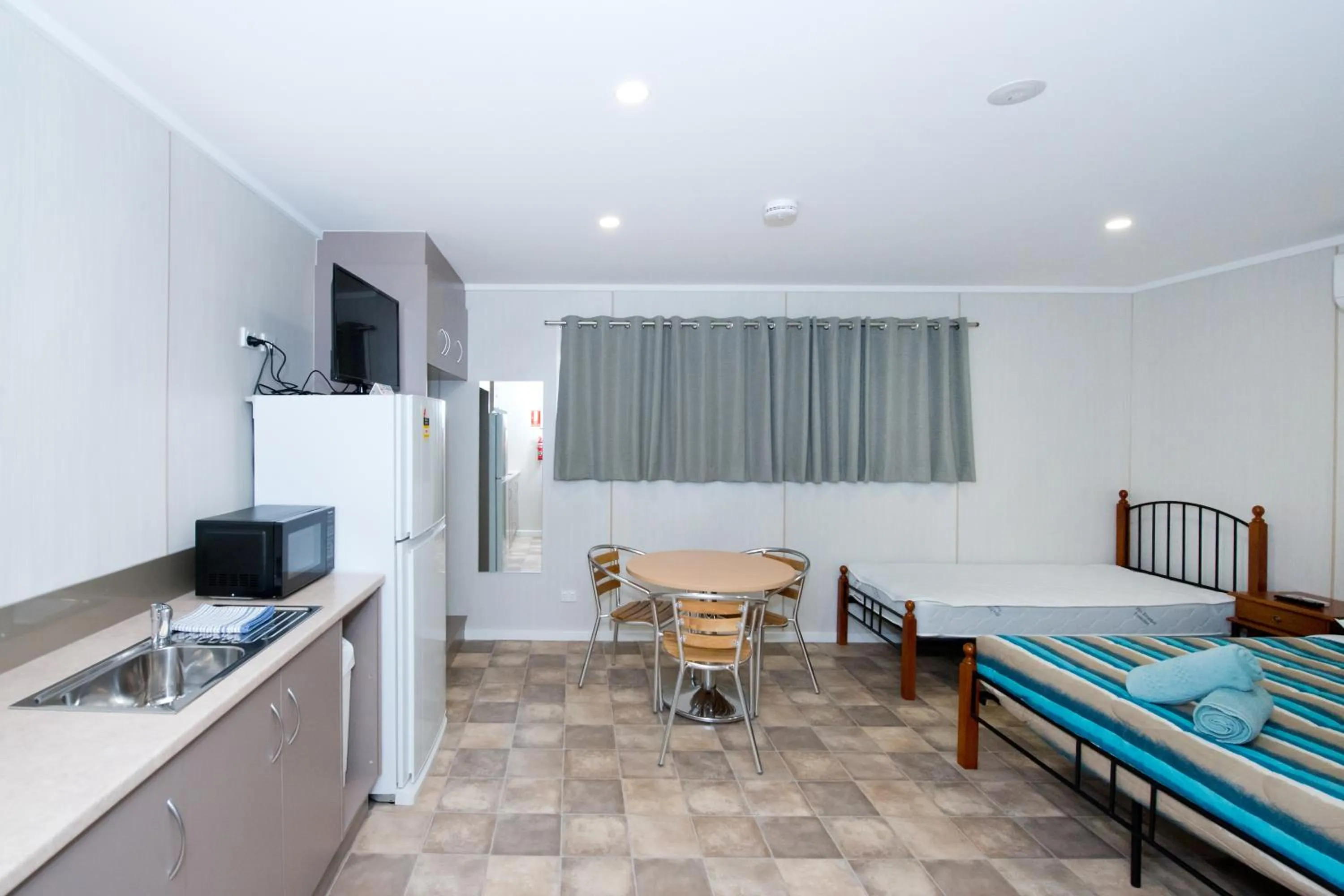 Bedroom, Bed in Paringa Caravan Park
