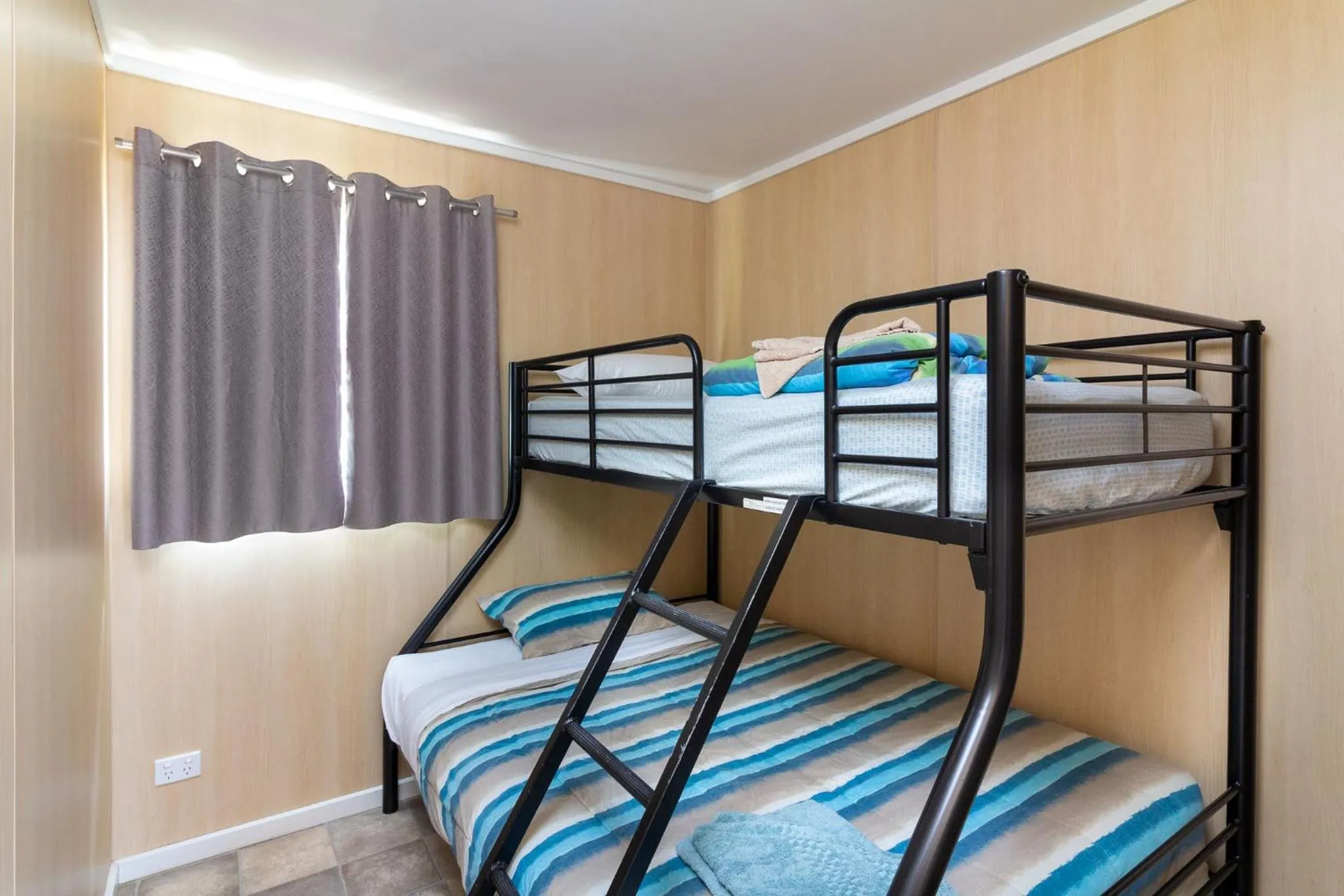 bunk bed, Bed in Paringa Caravan Park