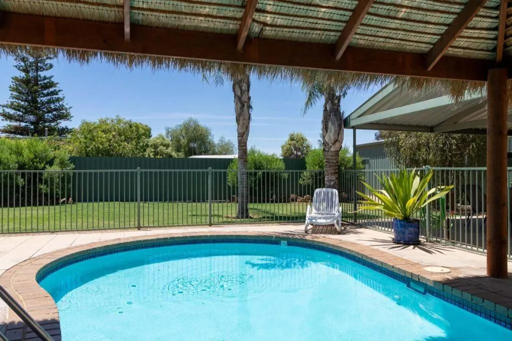 Property building in Paringa Caravan Park