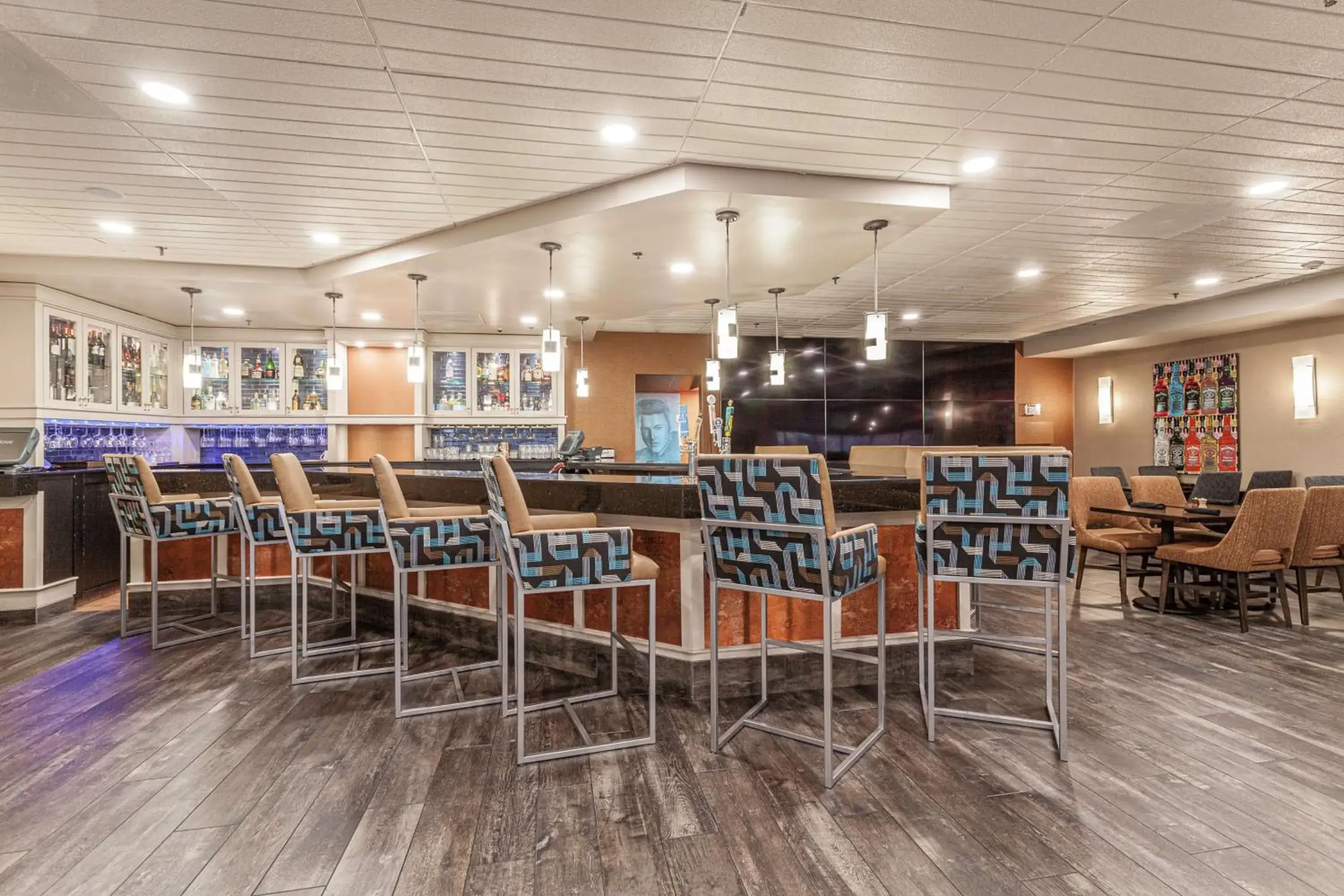 Lounge or bar in DoubleTree by Hilton Memphis Lounge or bar in DoubleTree by Hilton Memphis