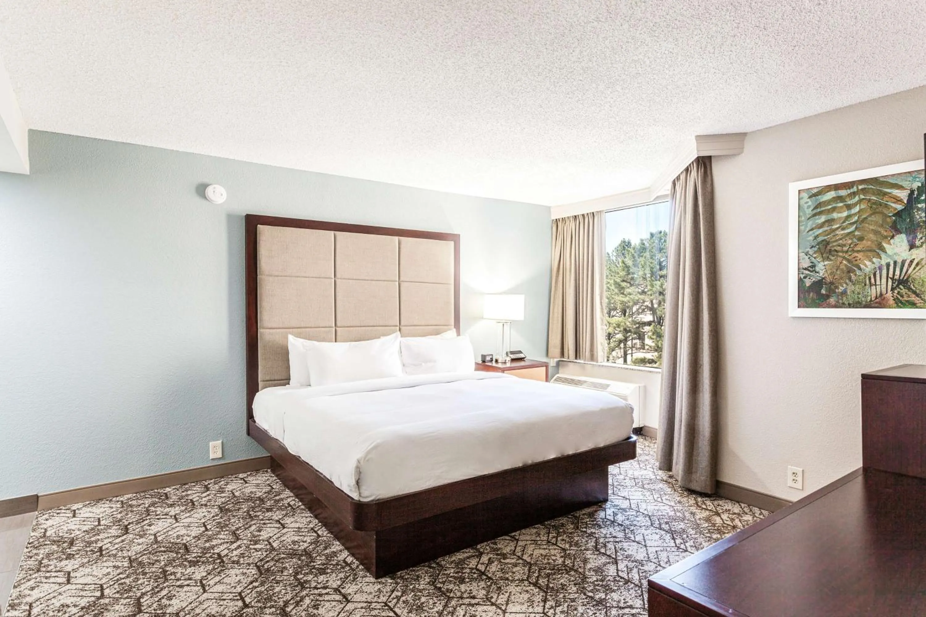 Bed in DoubleTree by Hilton Memphis