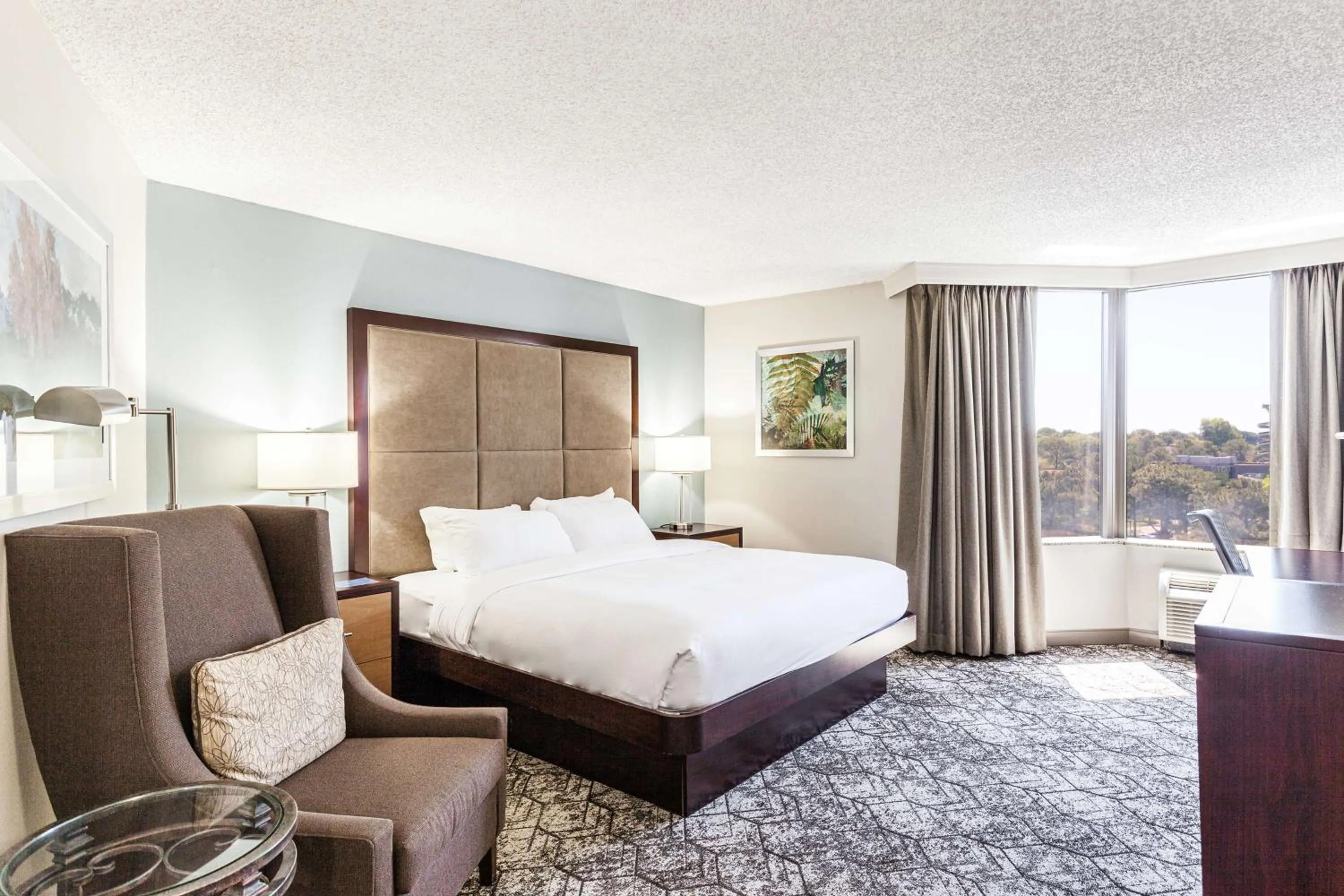 Bedroom, Bed in DoubleTree by Hilton Memphis