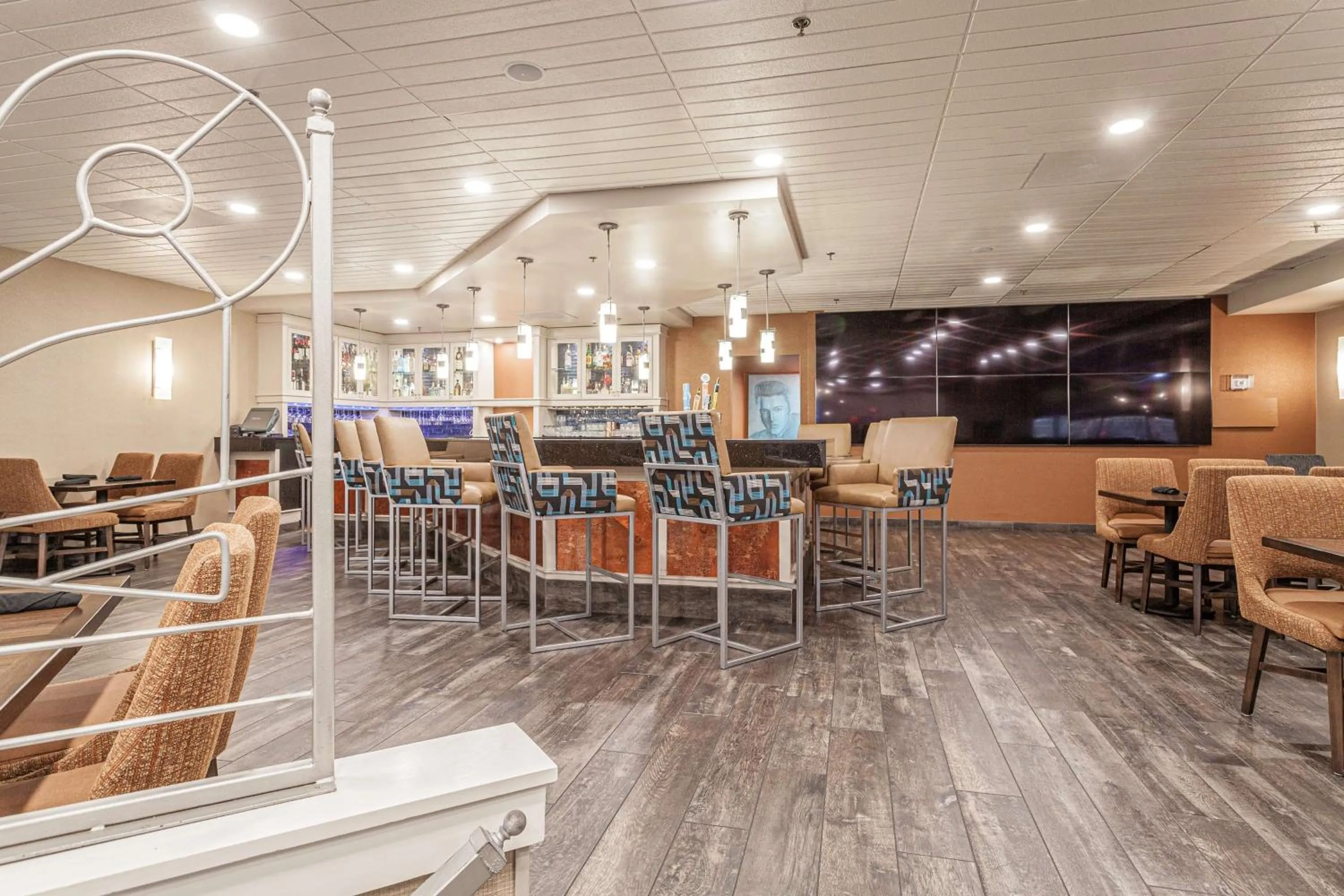 Lounge or bar in DoubleTree by Hilton Memphis