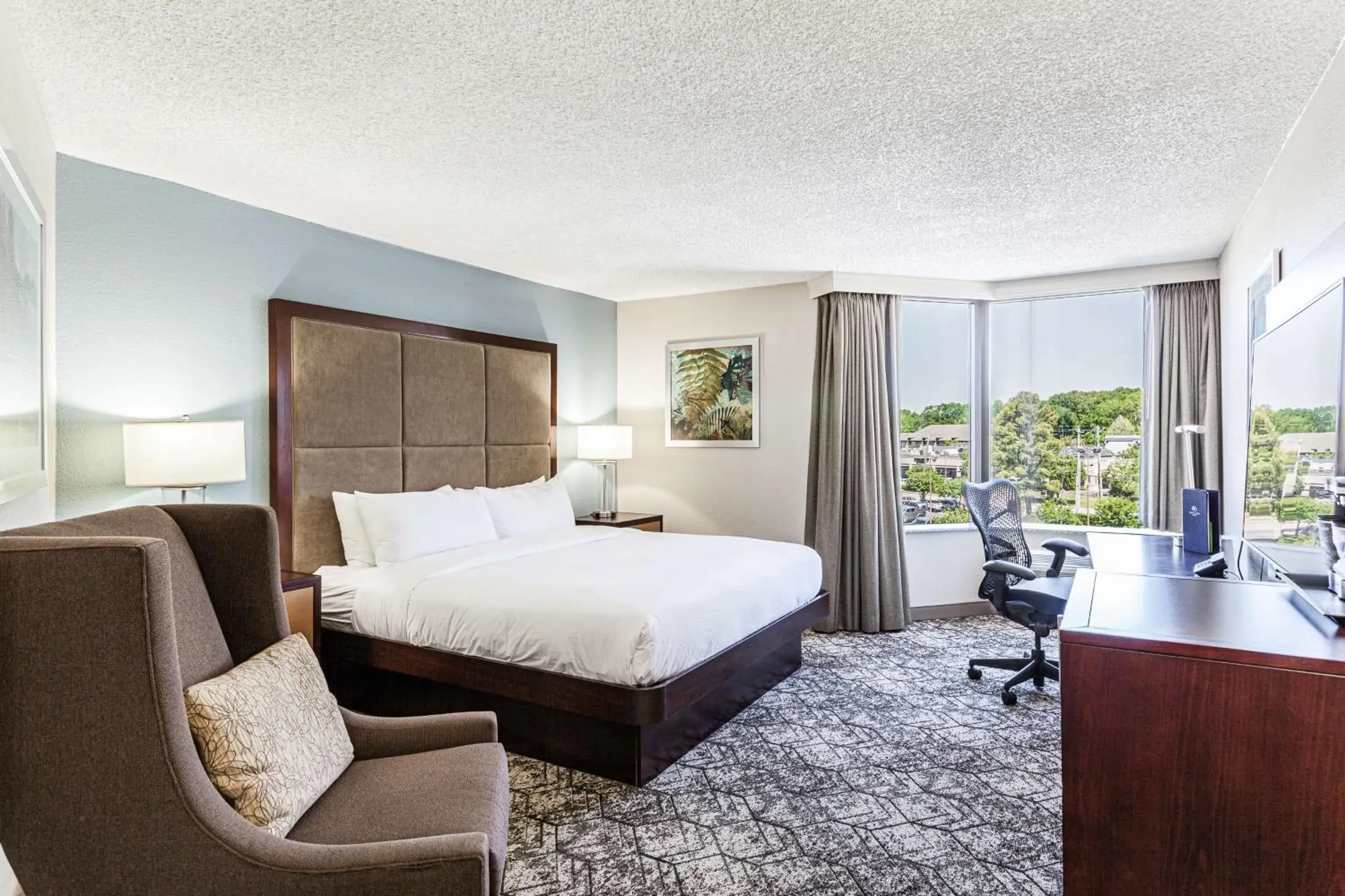 Bedroom, Bed in DoubleTree by Hilton Memphis Bedroom, Bed in DoubleTree by Hilton Memphis