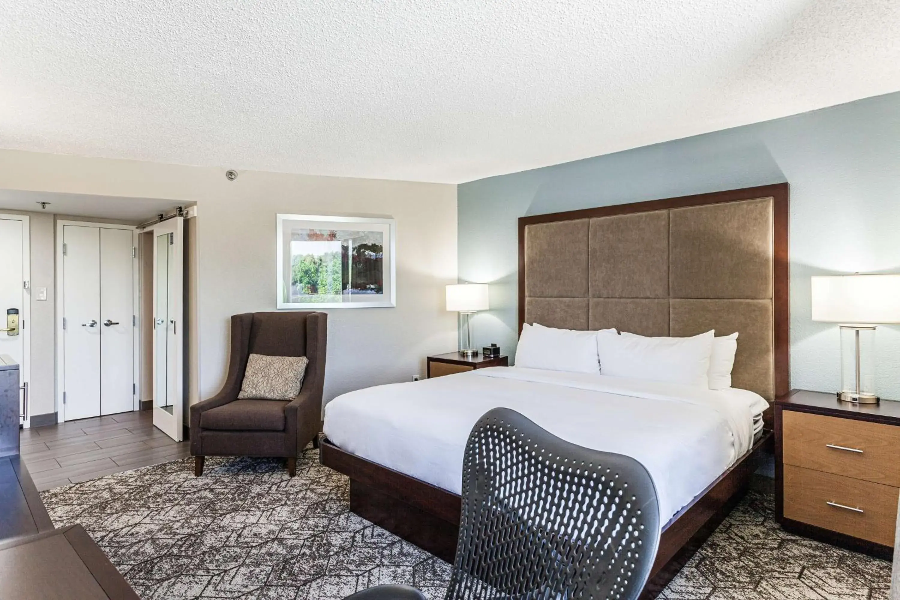 Bedroom, Bed in DoubleTree by Hilton Memphis Bedroom, Bed in DoubleTree by Hilton Memphis