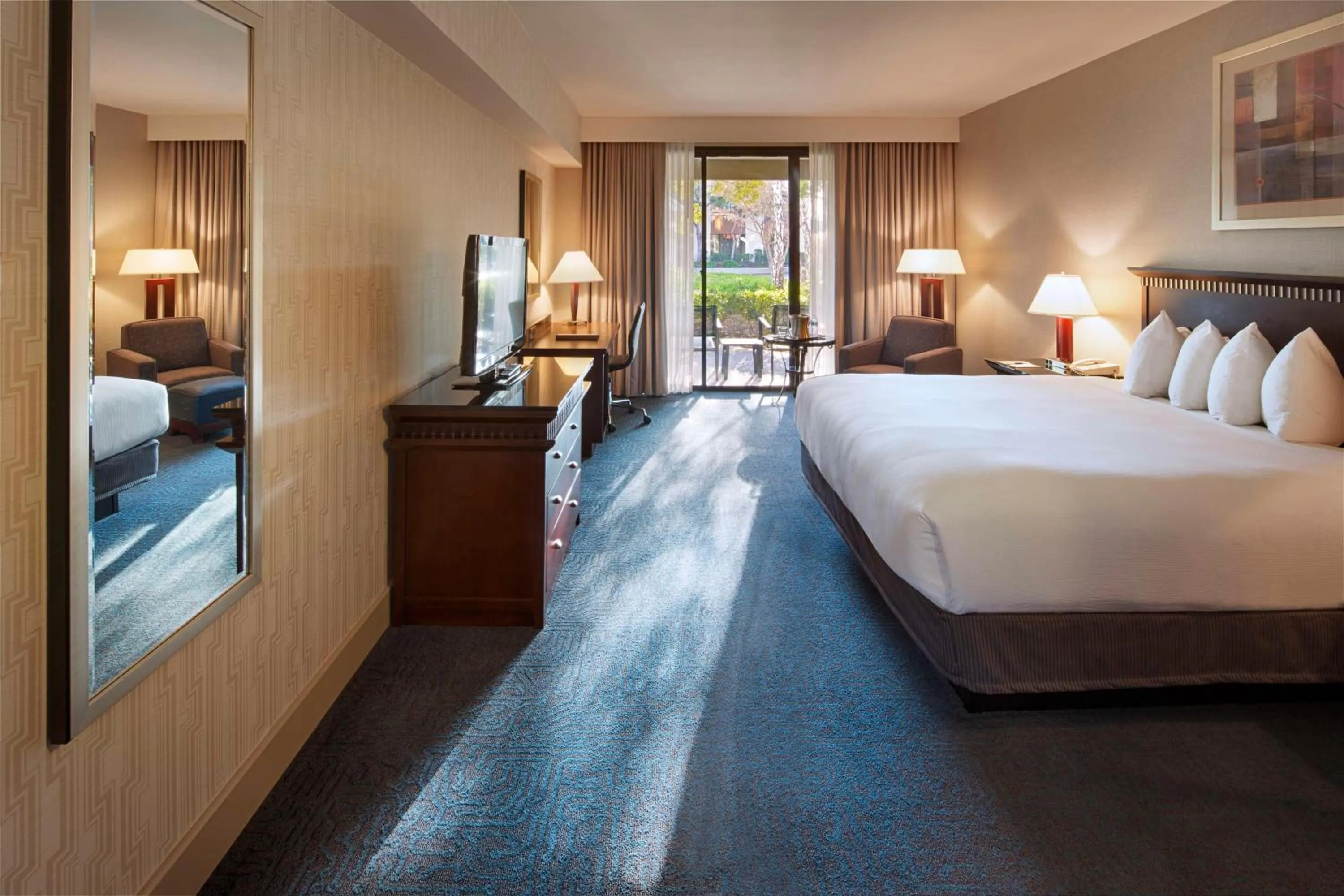 Bedroom, Bed in DoubleTree by Hilton Newark-Fremont