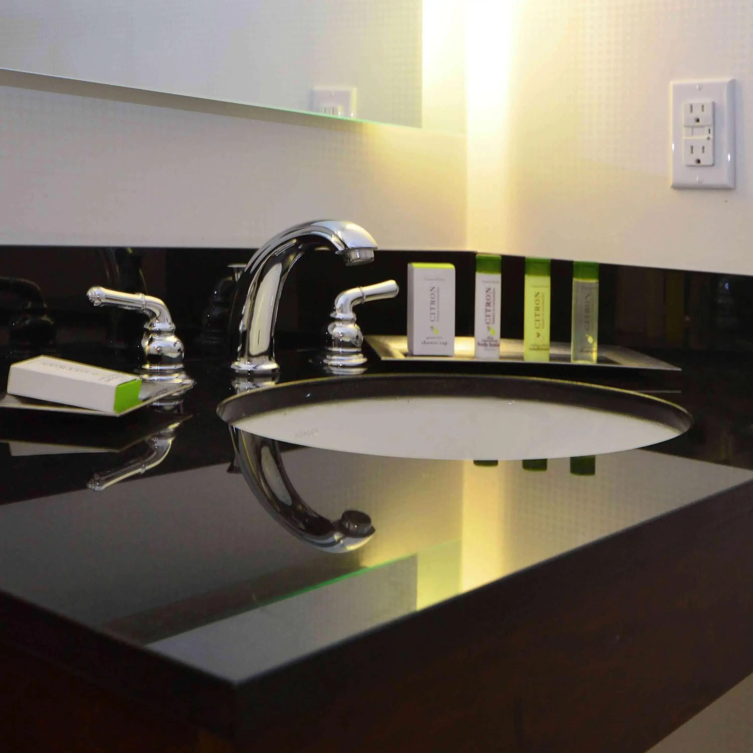 King Room with Roll-in Shower in DoubleTree by Hilton Newark-Fremont King Room with Roll-in Shower in DoubleTree by Hilton Newark-Fremont