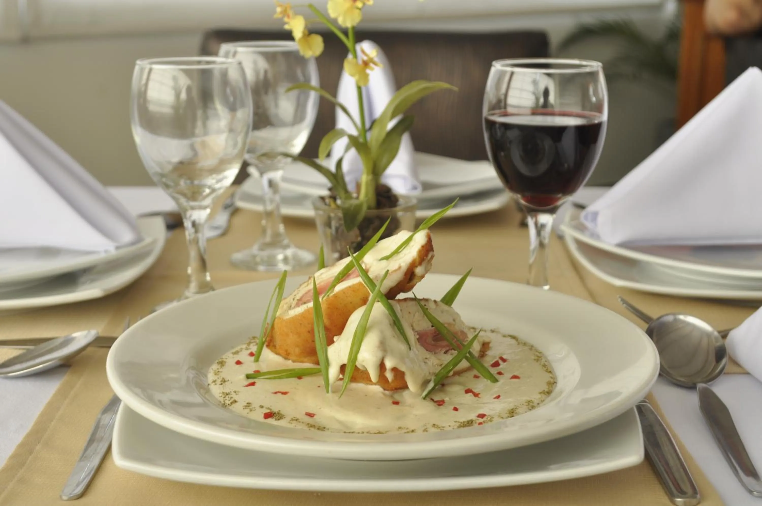 Restaurant/places to eat in Qorianka Hotel