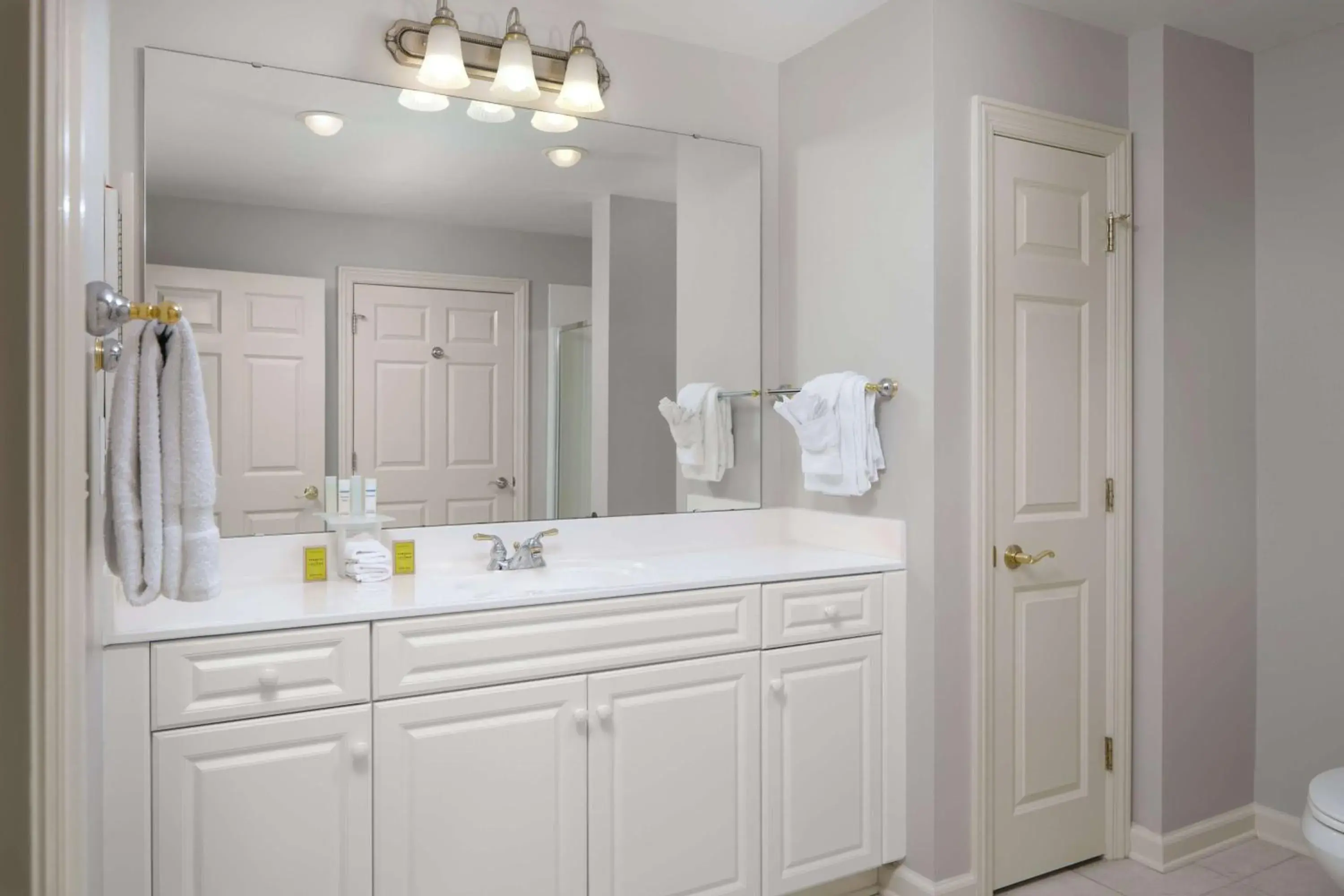 Bathroom in Royale Palms Condominiums Bathroom in Royale Palms Condominiums