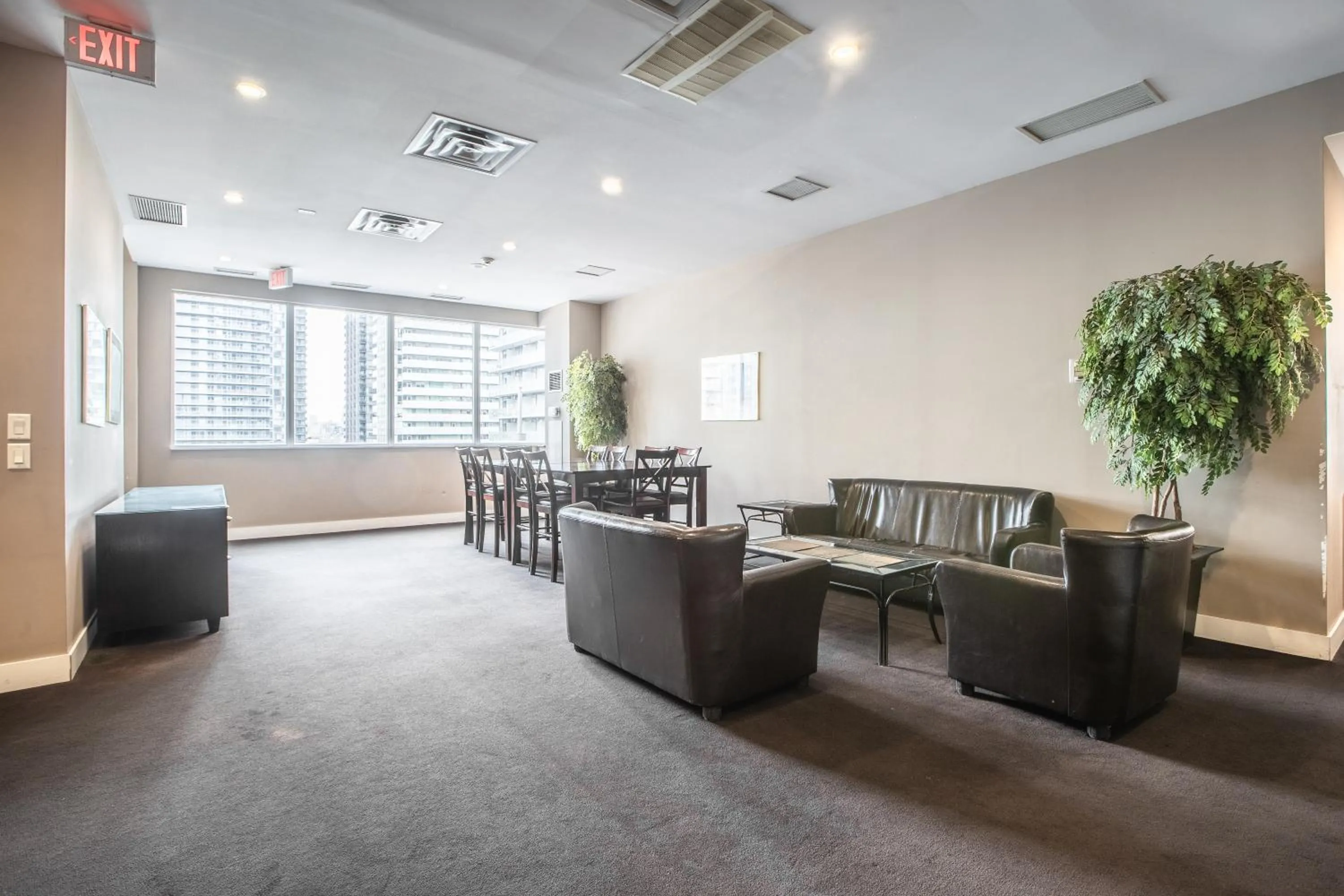 Lounge or bar in AOC Suites - Heart of Downtown Condo