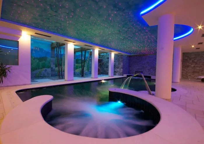 Swimming pool in Hotel Alpenrose Wellness