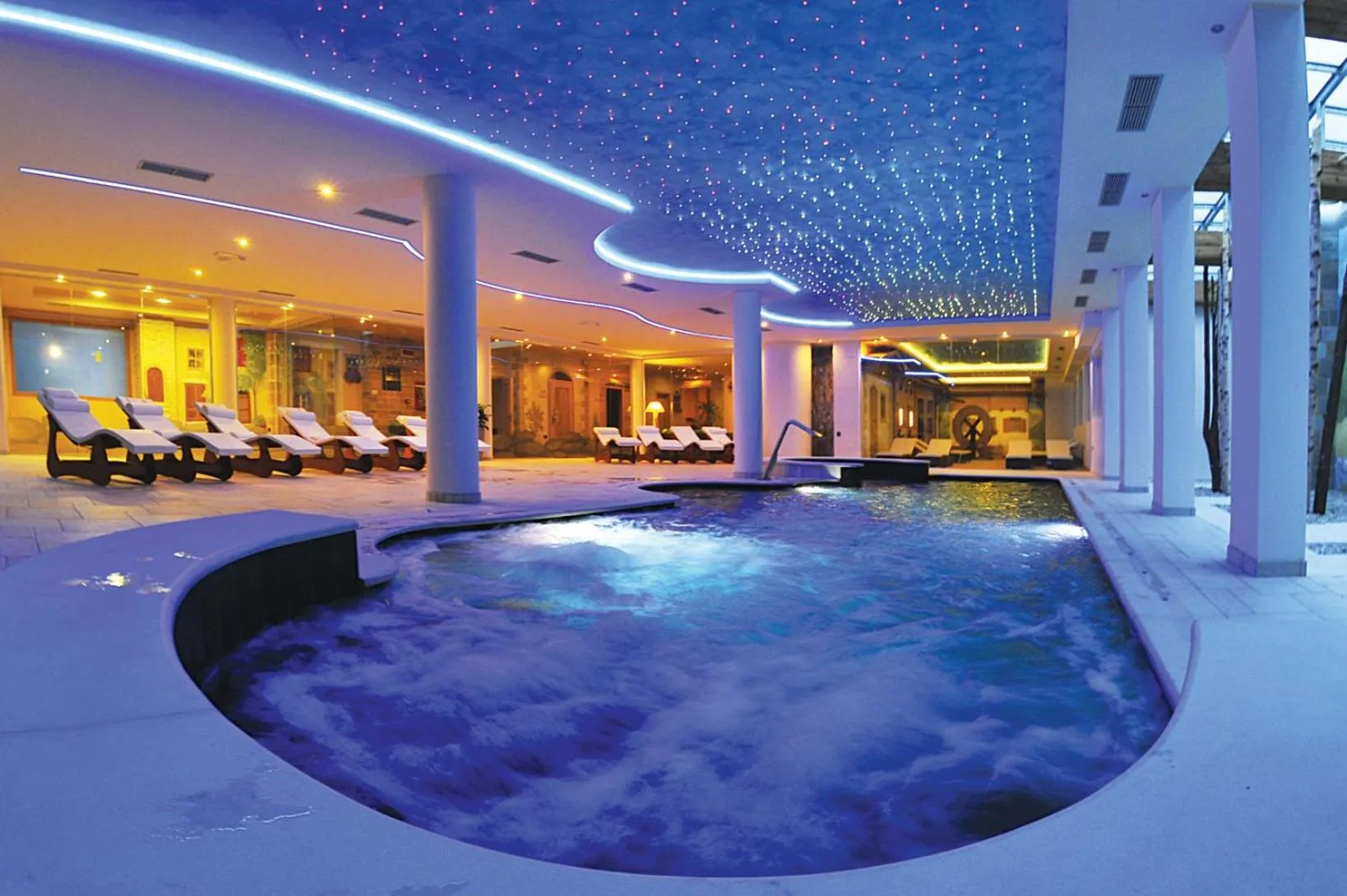 Swimming pool in Hotel Alpenrose Wellness