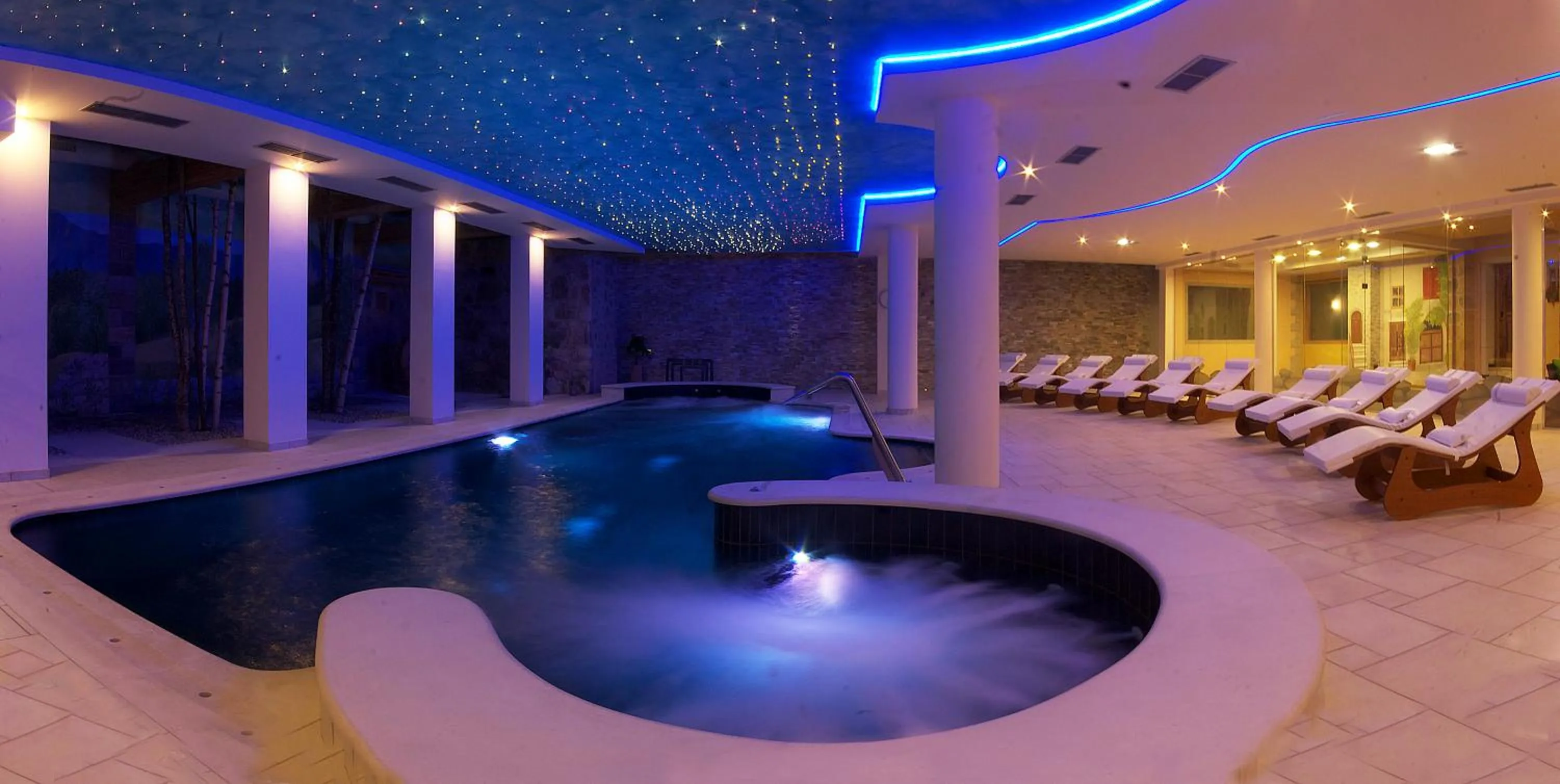 Swimming pool in Hotel Alpenrose Wellness