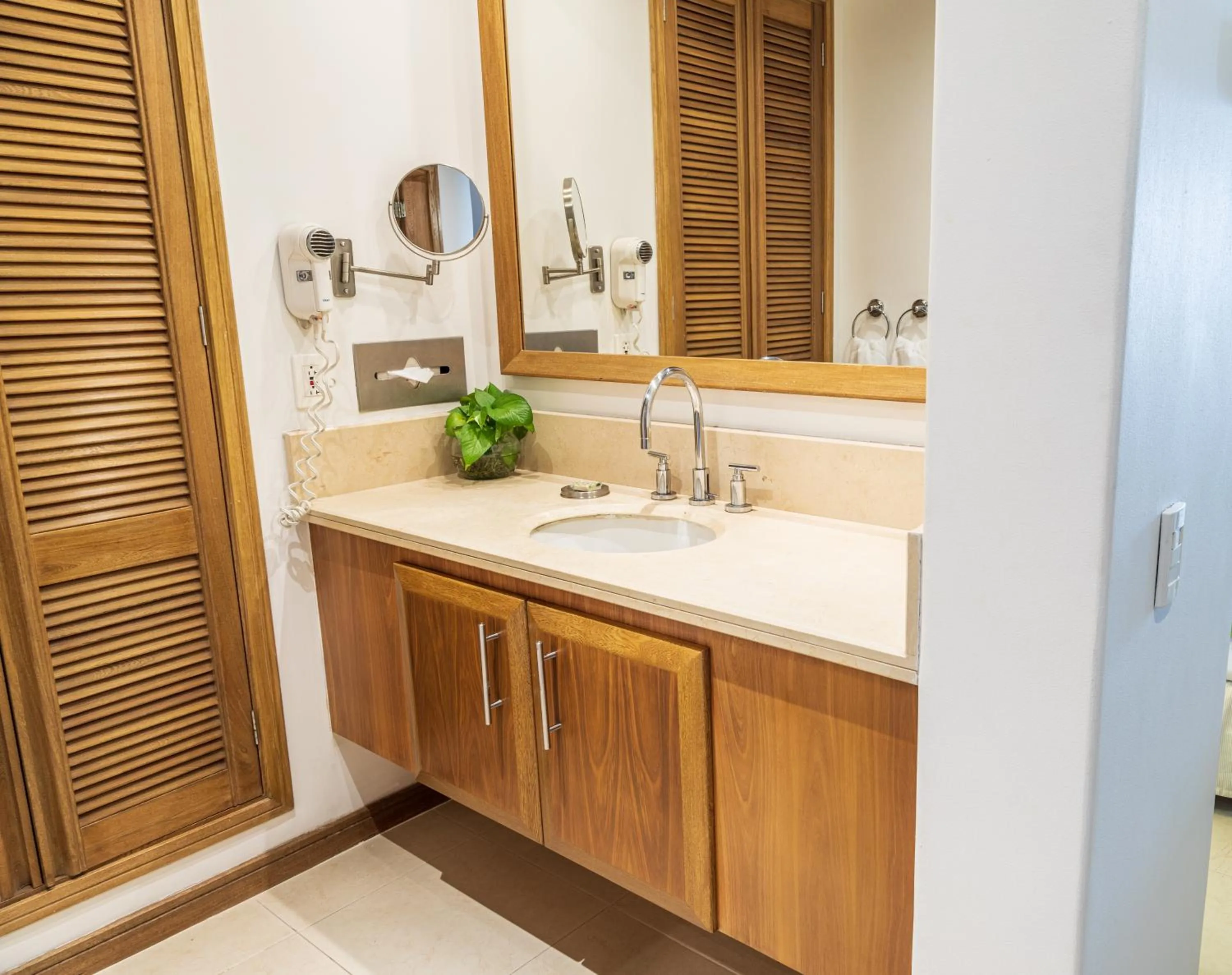 Bathroom in Hotel Irotama del Mar