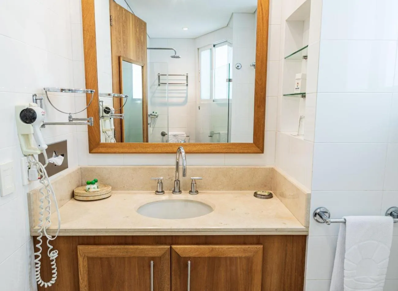 Shower in Hotel Irotama del Mar