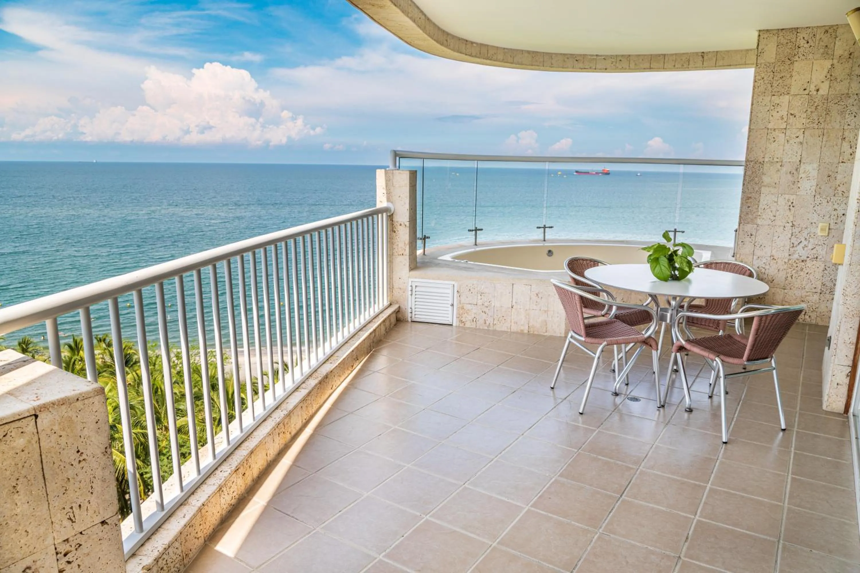Hot Tub in Hotel Irotama del Mar