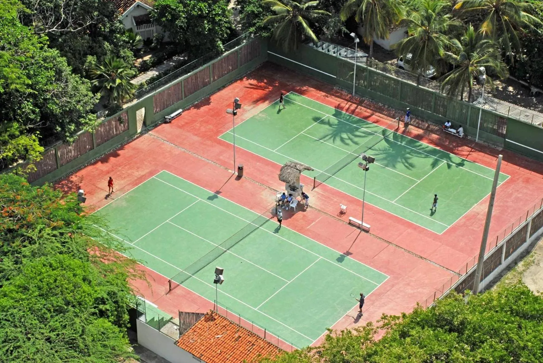 Tennis court in Hotel Irotama del Mar