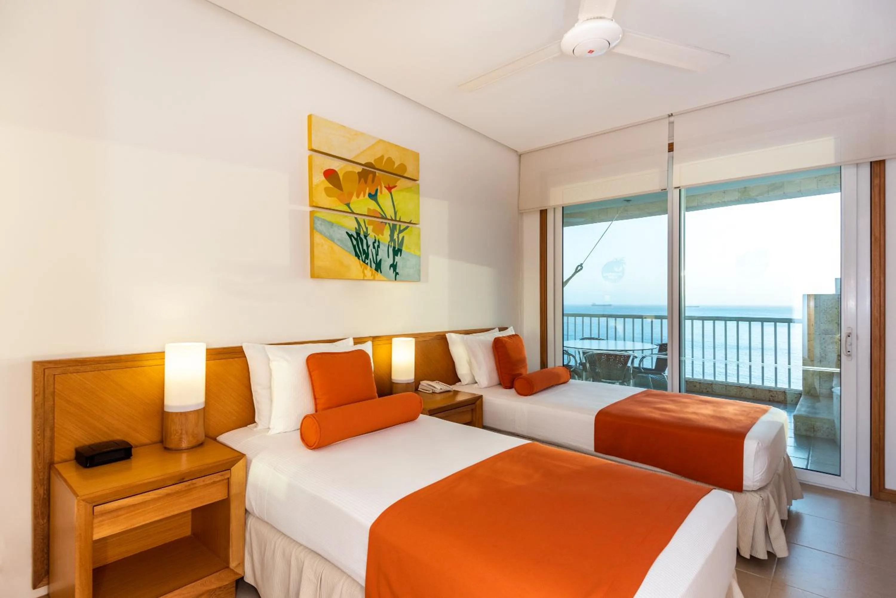 Bed in Hotel Irotama del Mar