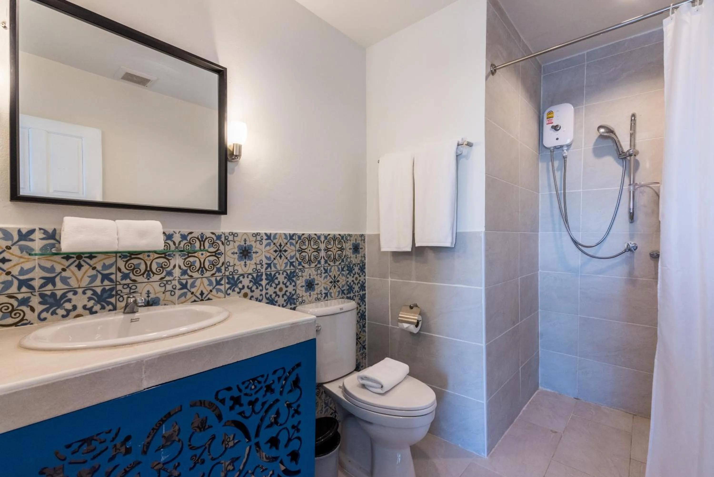 Shower in Maikhao Hotel, Phuket