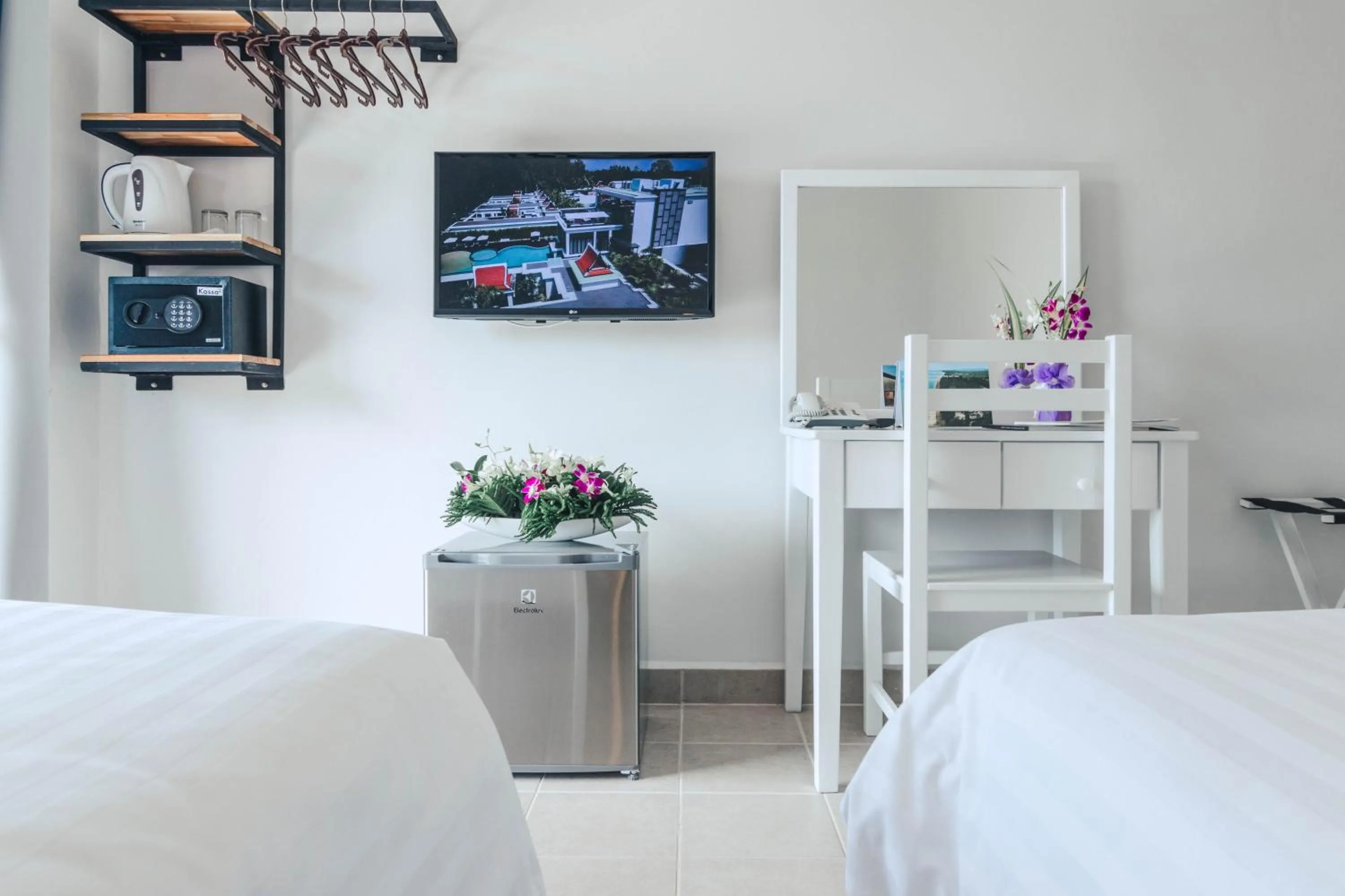 Photo of the whole room, Bed in Maikhao Hotel, Phuket