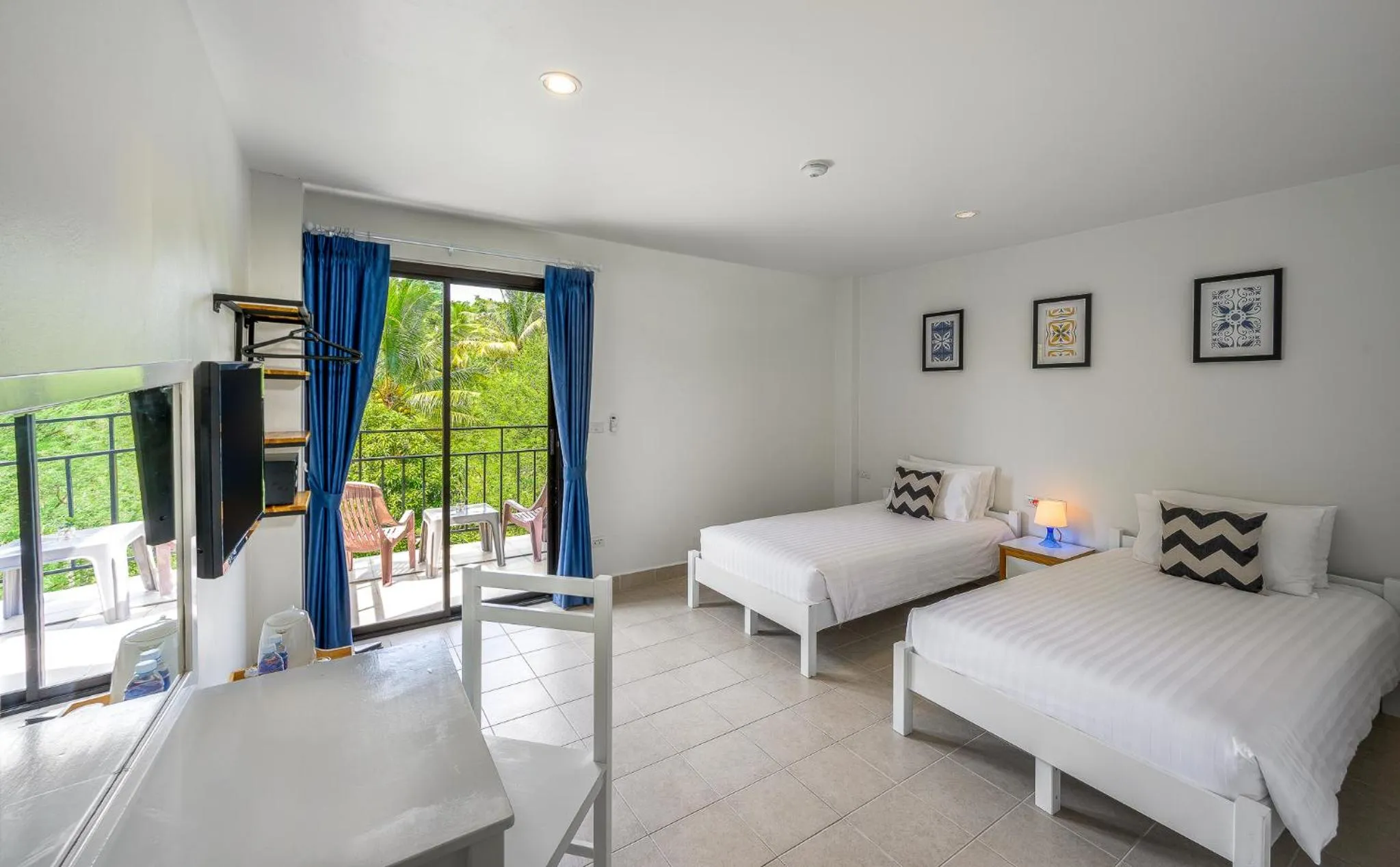 Photo of the whole room, Bed in Maikhao Hotel, Phuket