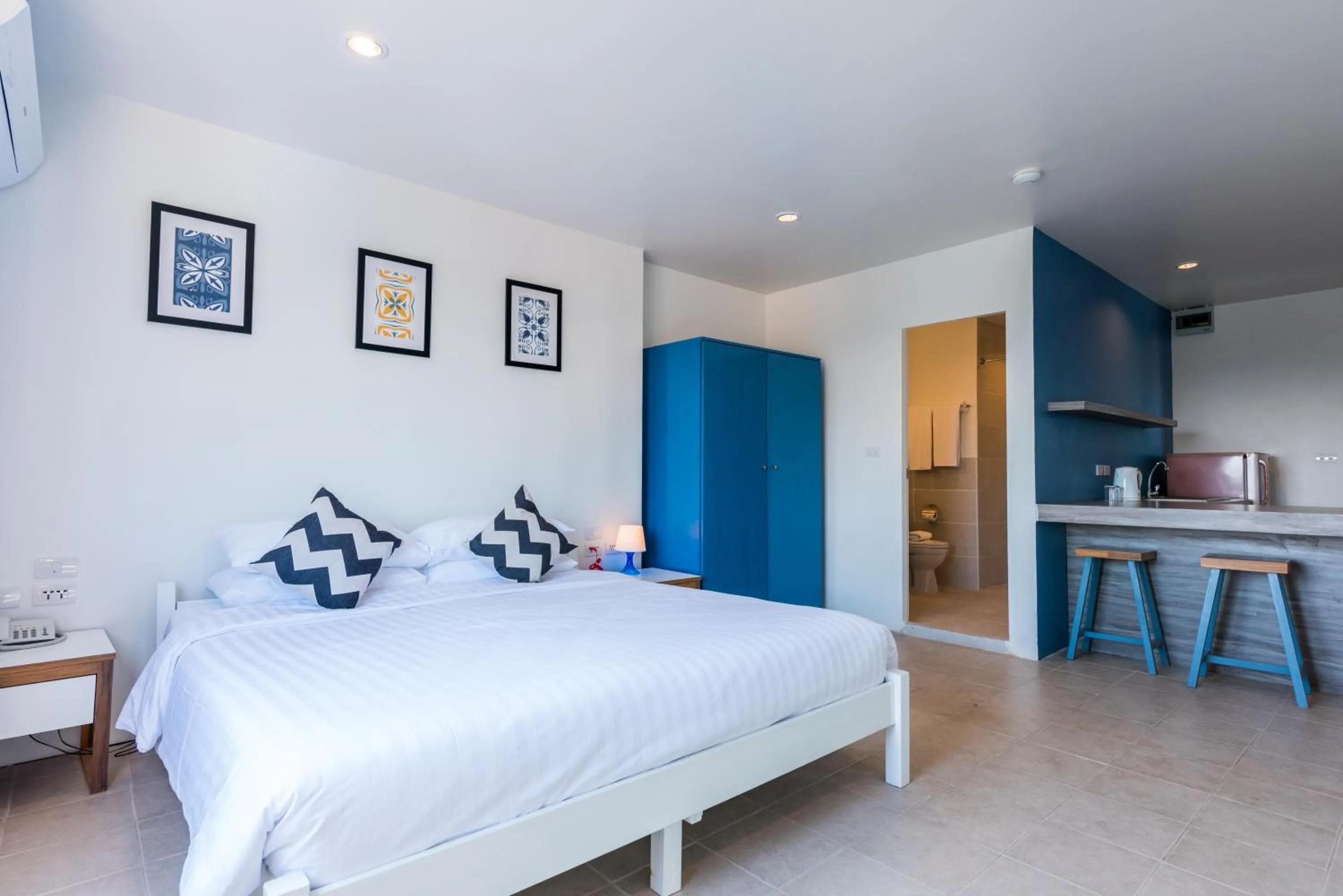 Photo of the whole room, Bed in Maikhao Hotel, Phuket