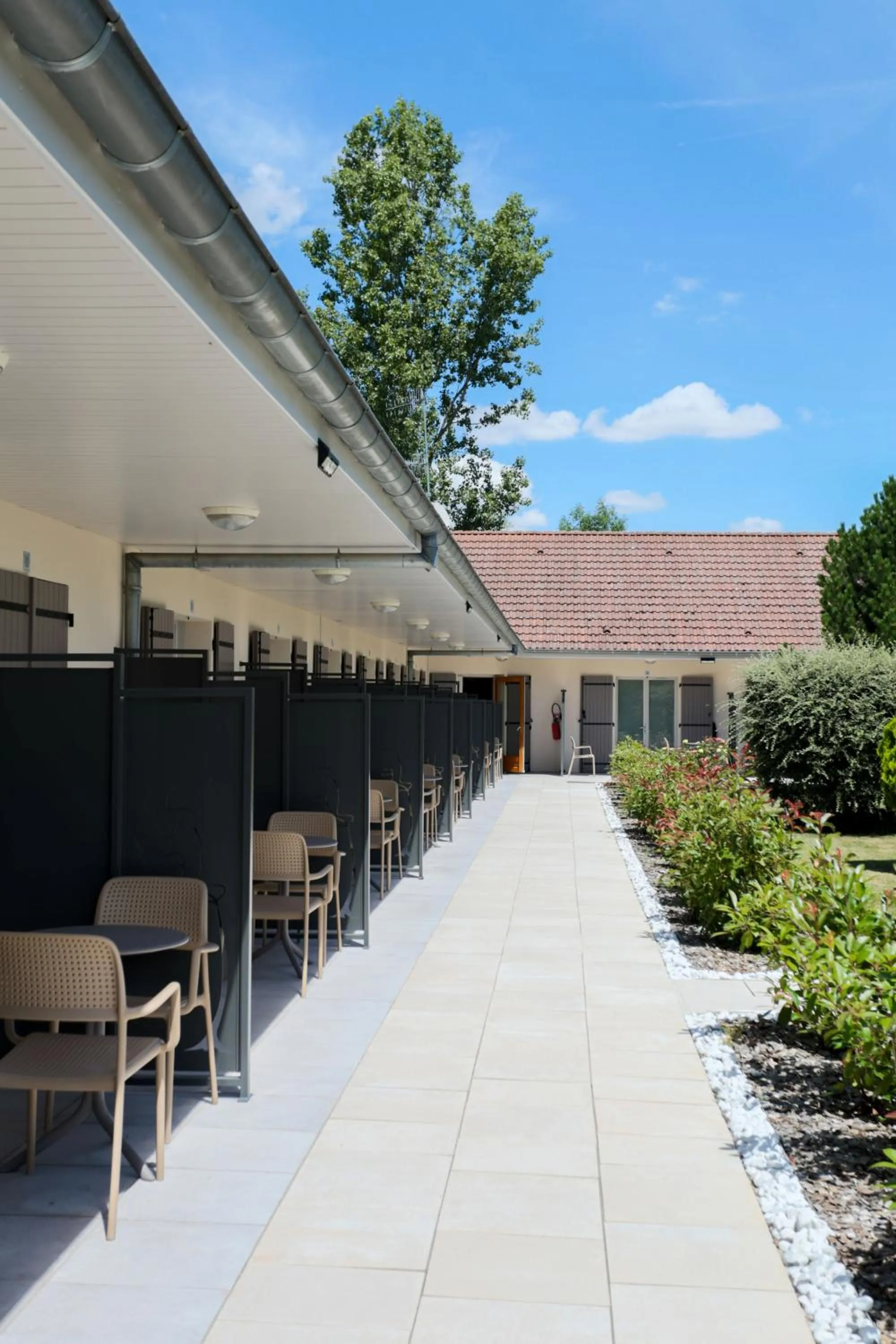 Patio in Hôtel Le Clos Badan