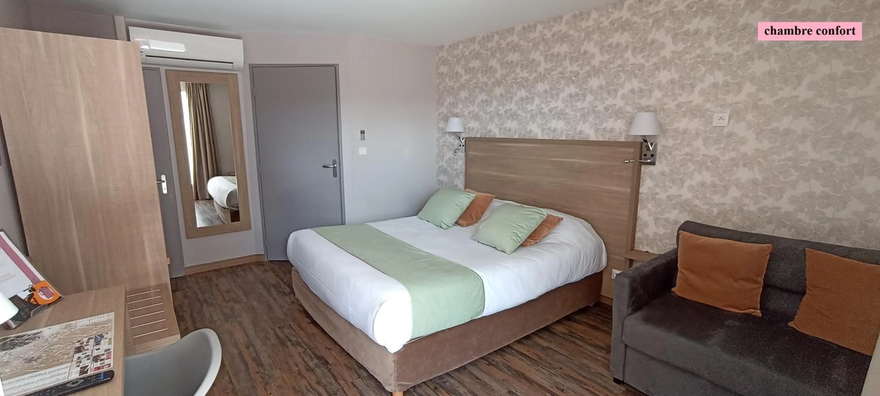 Photo of the whole room, Bed in Hôtel Le Clos Badan