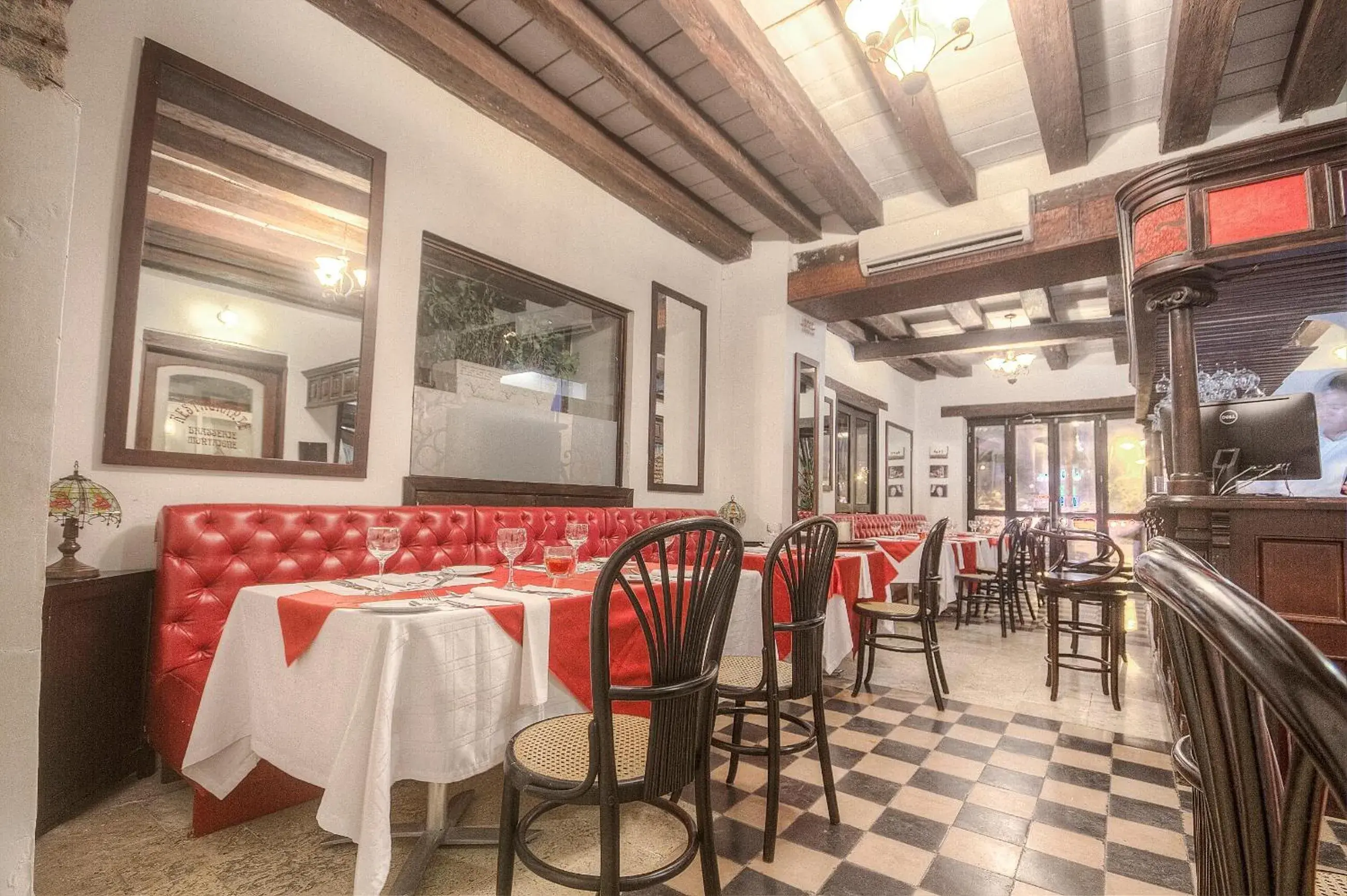 Restaurant/places to eat in Hotel Monterrey Restaurant/places to eat in Hotel Monterrey