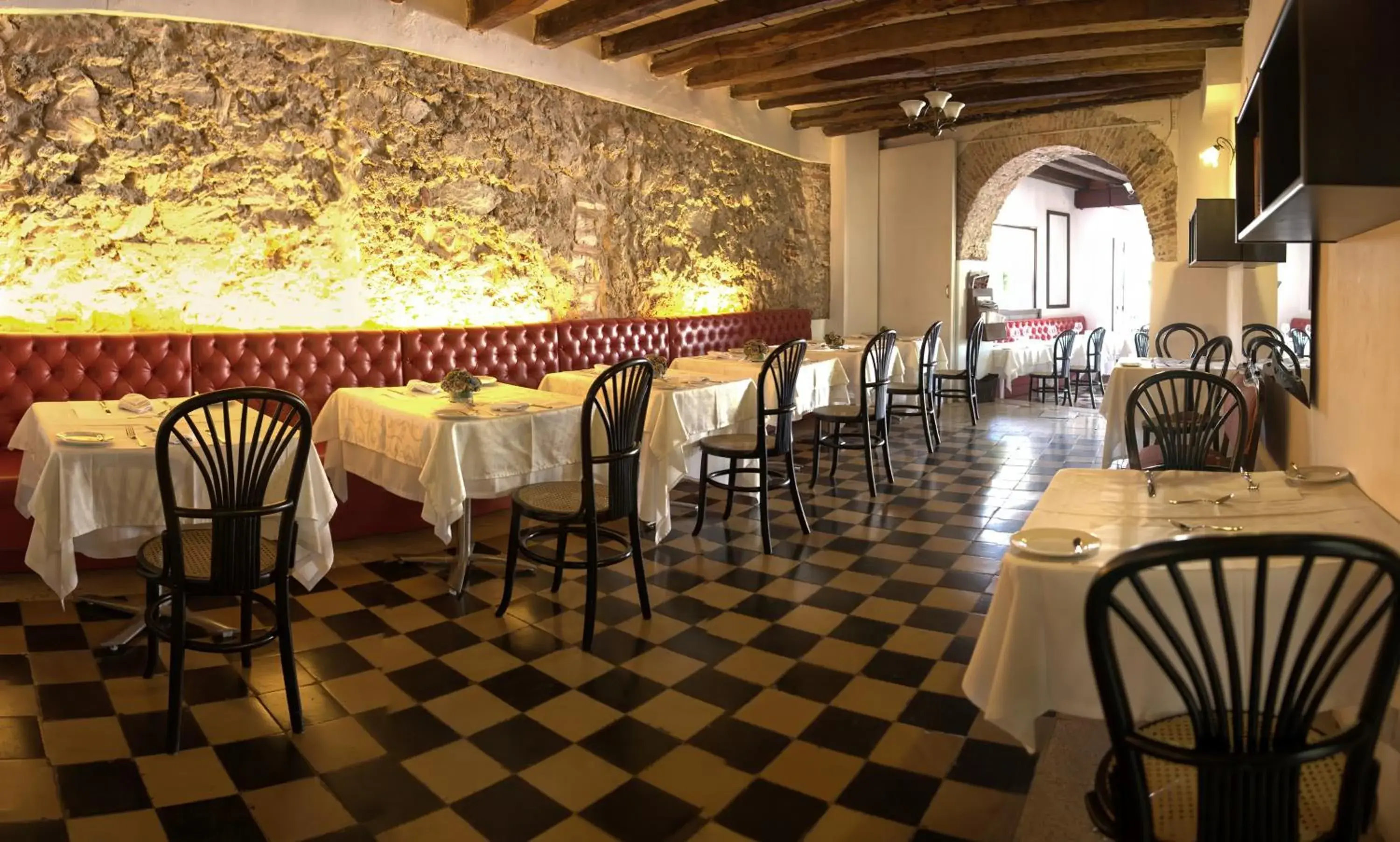 Restaurant/places to eat in Hotel Monterrey Restaurant/places to eat in Hotel Monterrey