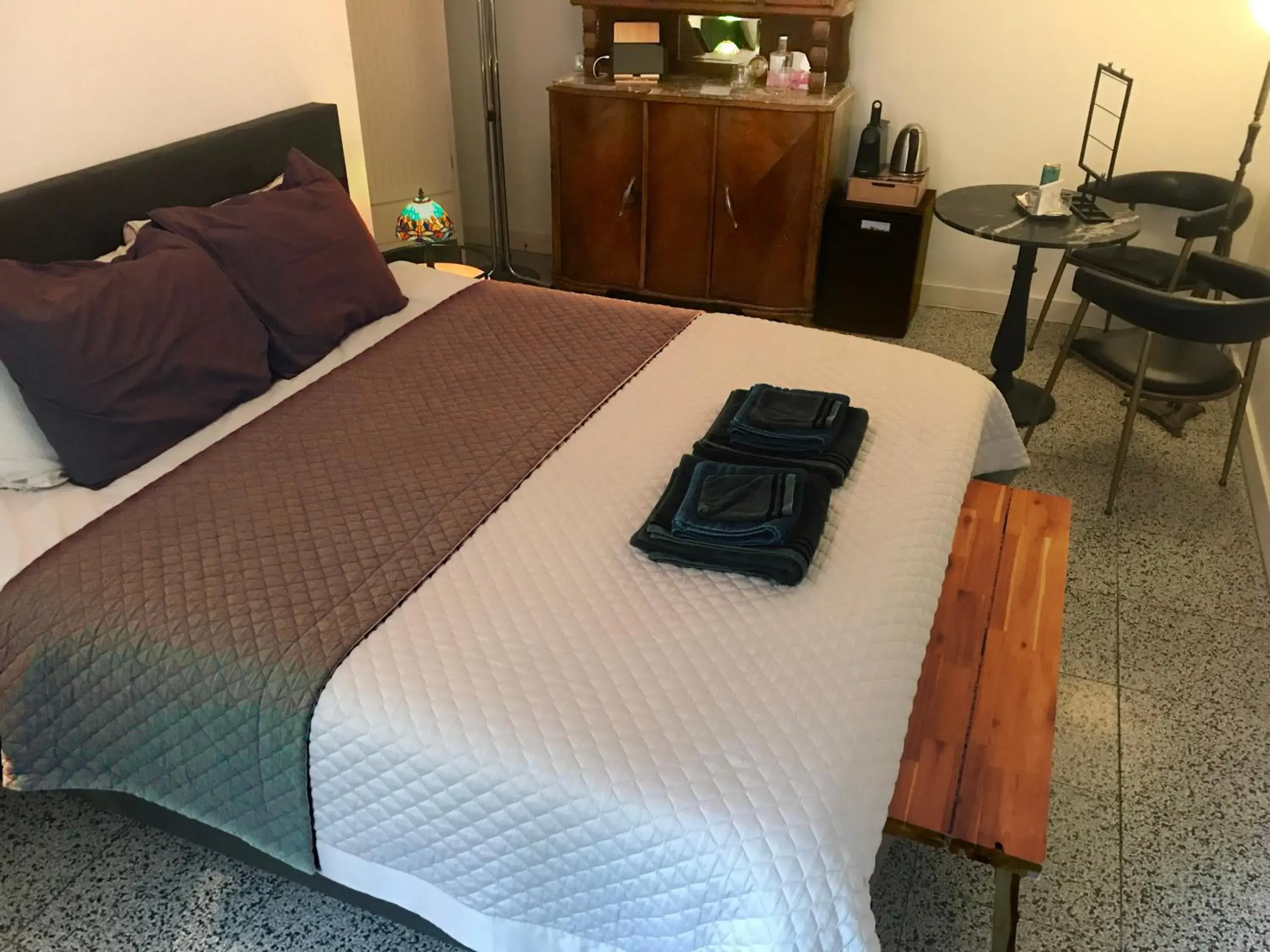Double Room with Private Bathroom in Bed and Breakfast Rotterdam Double Room with Private Bathroom in Bed and Breakfast Rotterdam