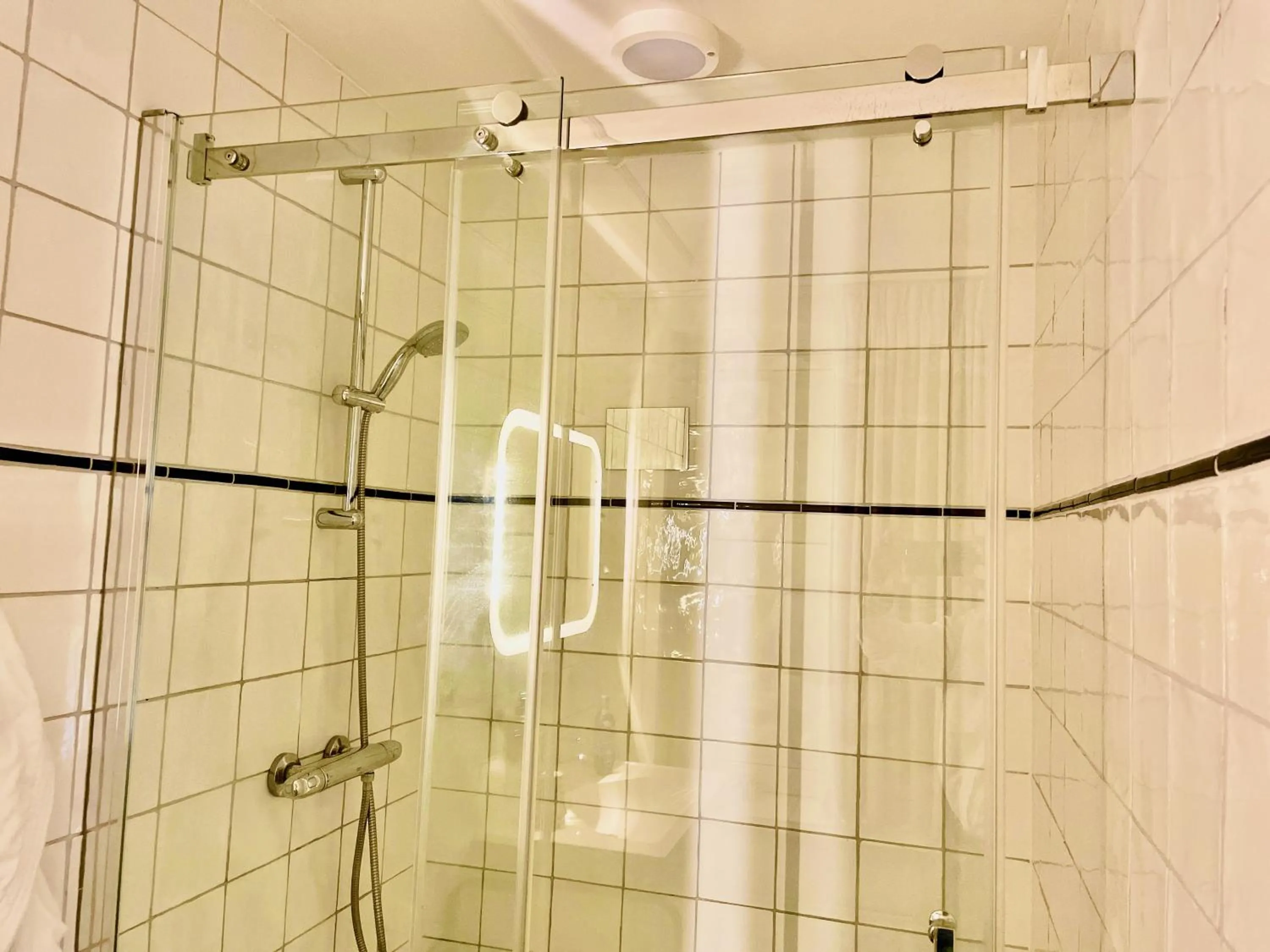 Shower in Bed and Breakfast Rotterdam