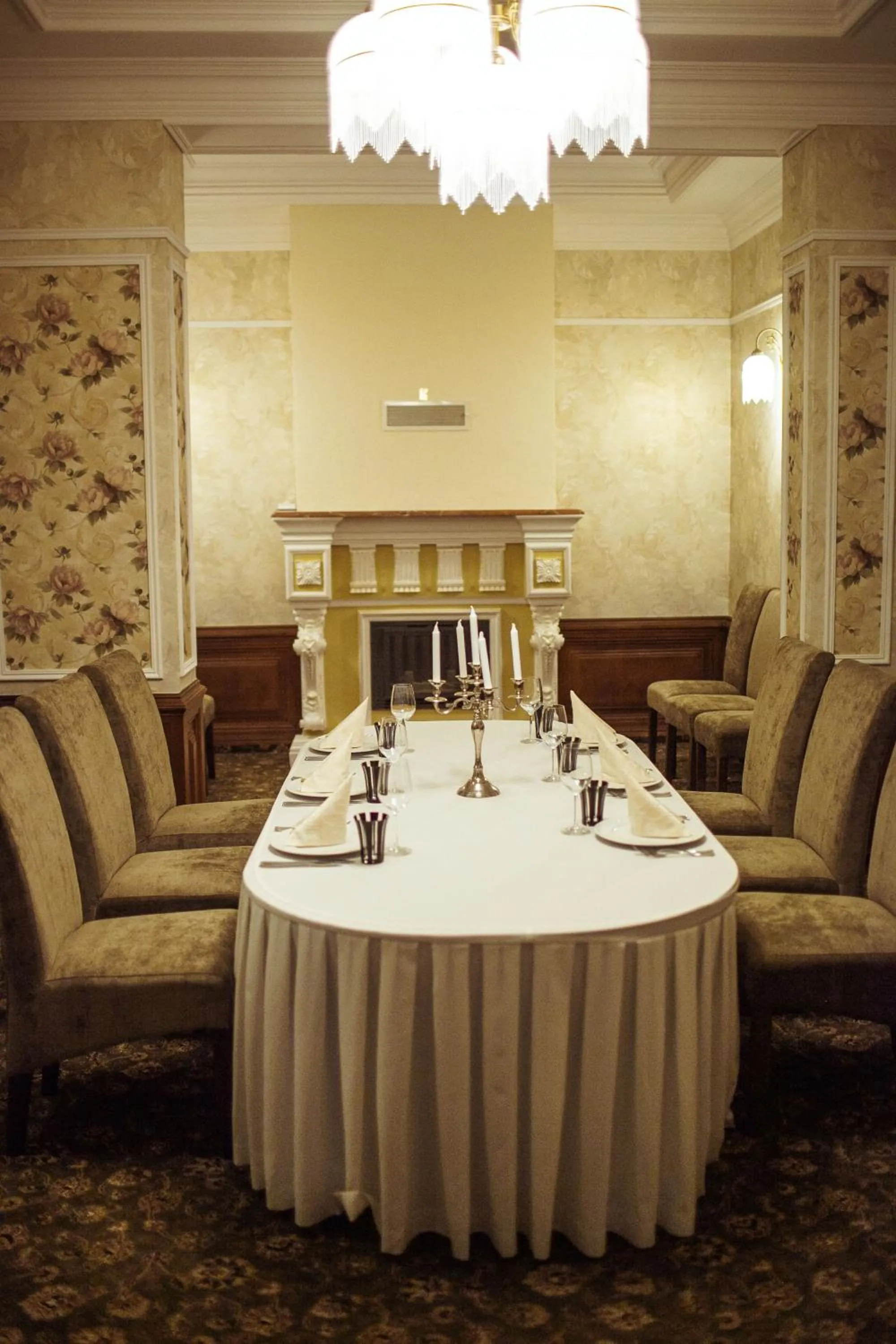 Dining area in Warszawa Hotel