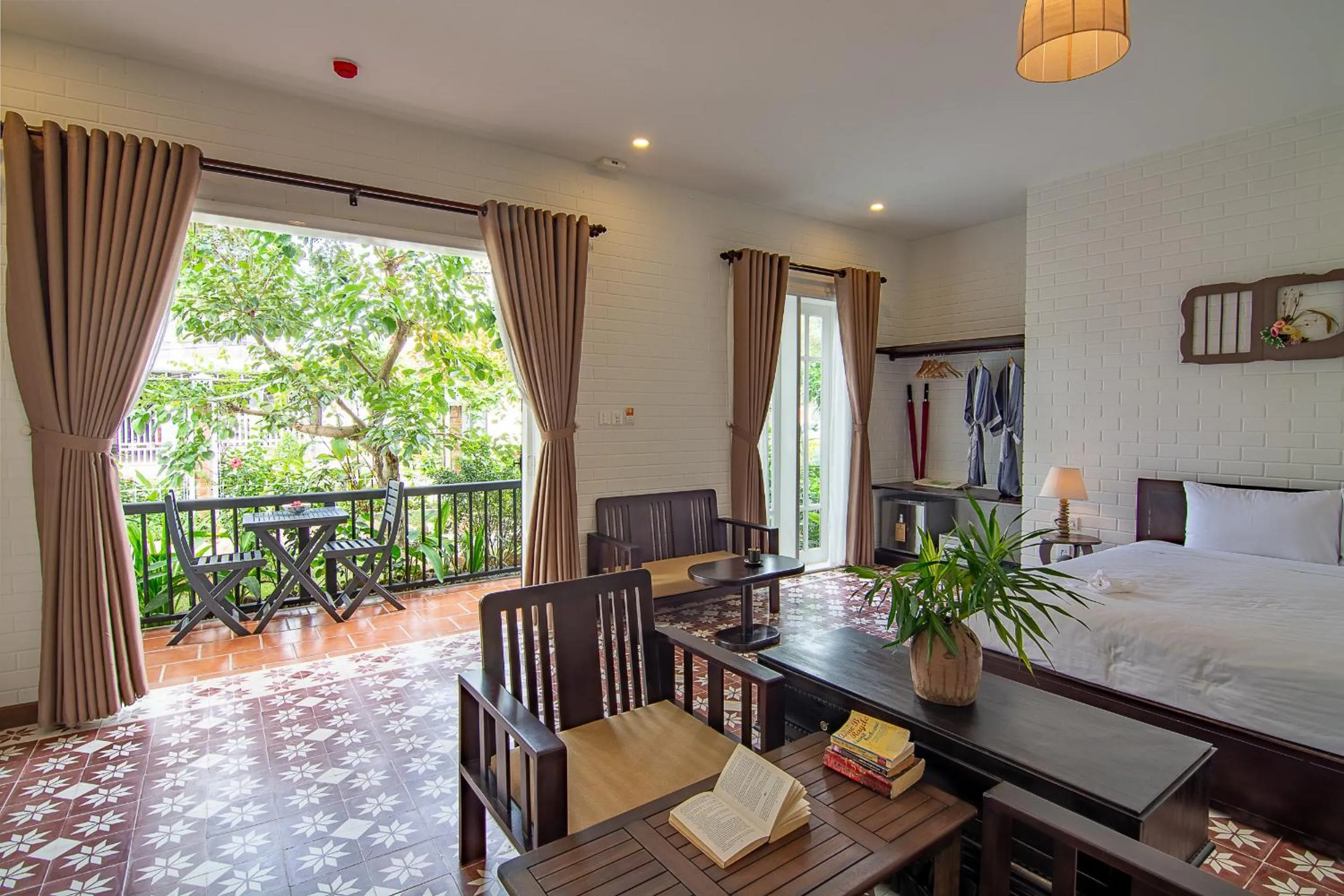 Patio in Blooms Boutique Village